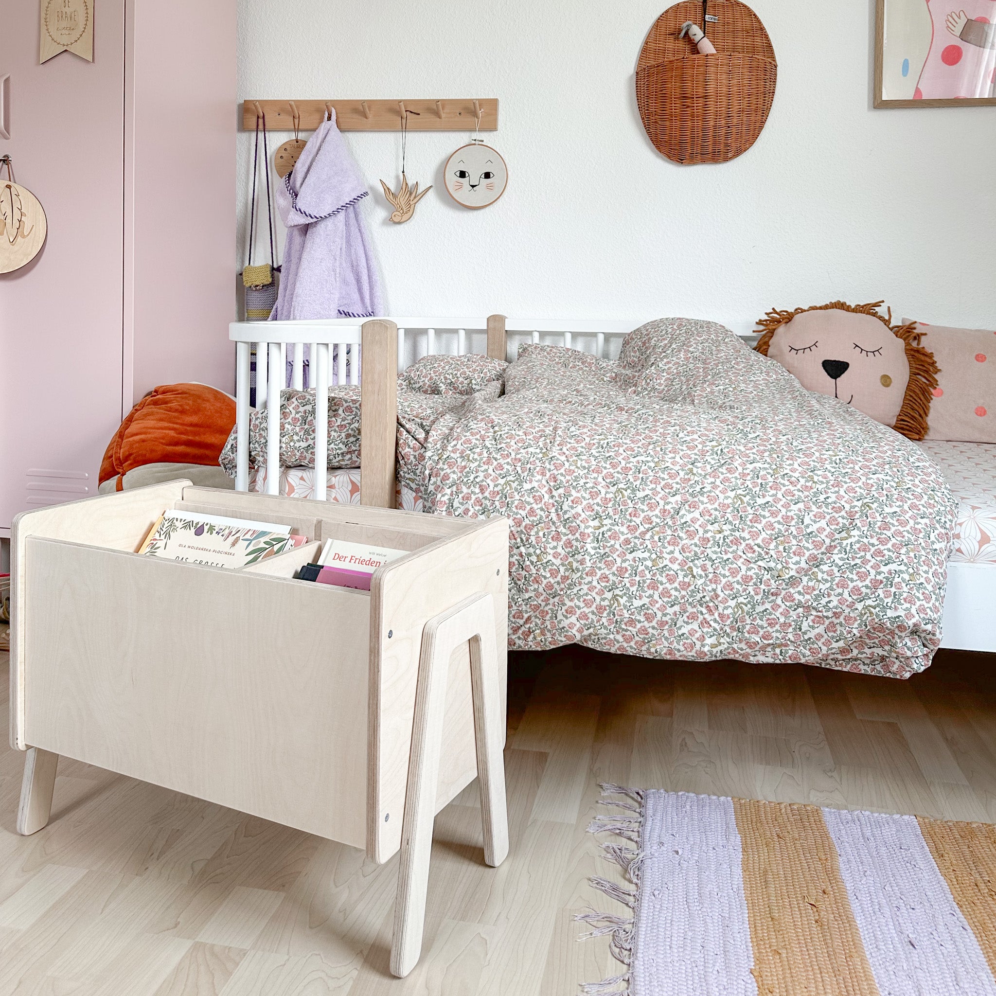 Skinnie montessori opbergkist kinderkamer | Houten boekenkist met klep - blank - toddie.nl ®