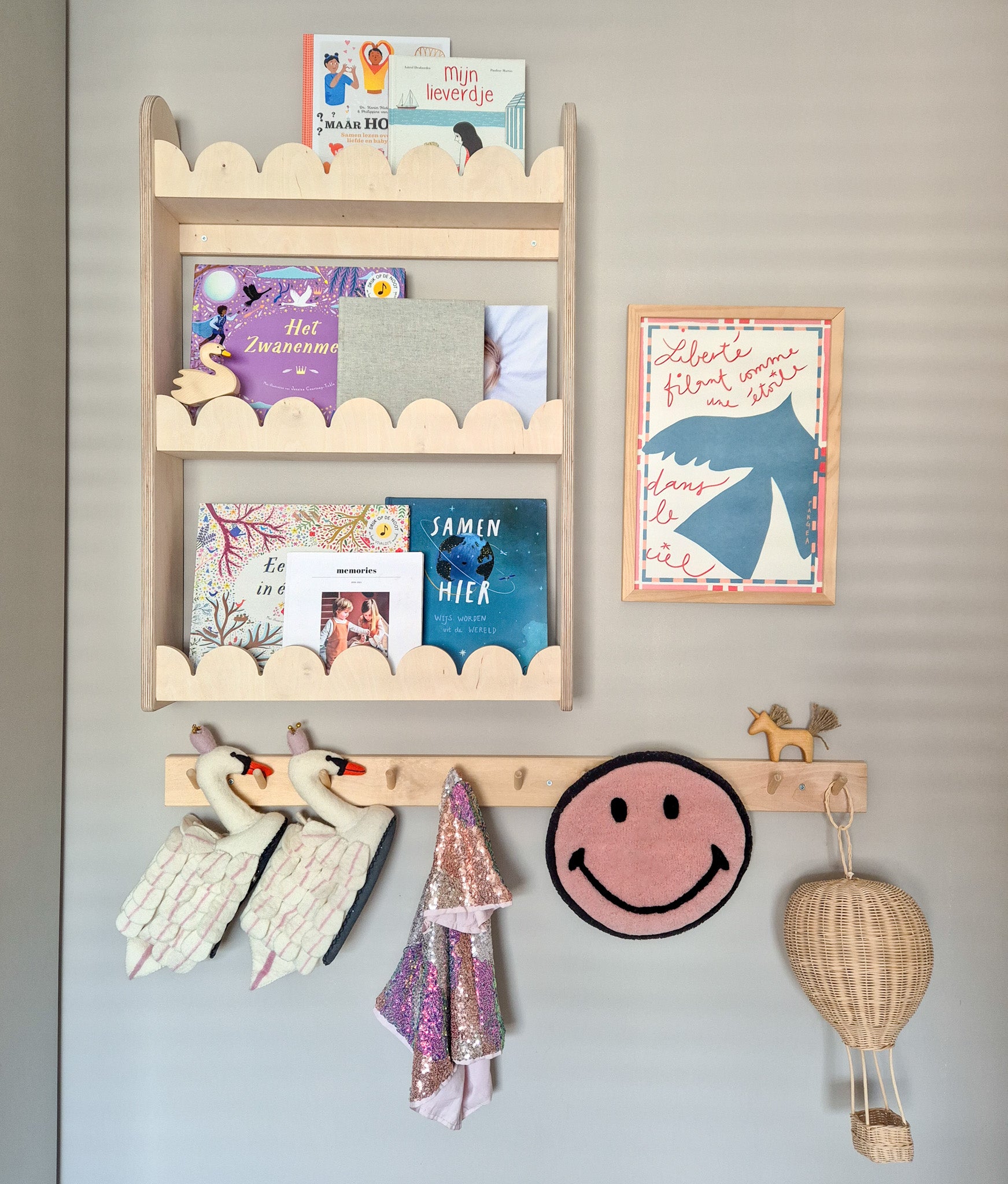 Bubble Montessori reol til børneværelse | 3 planker - blanke