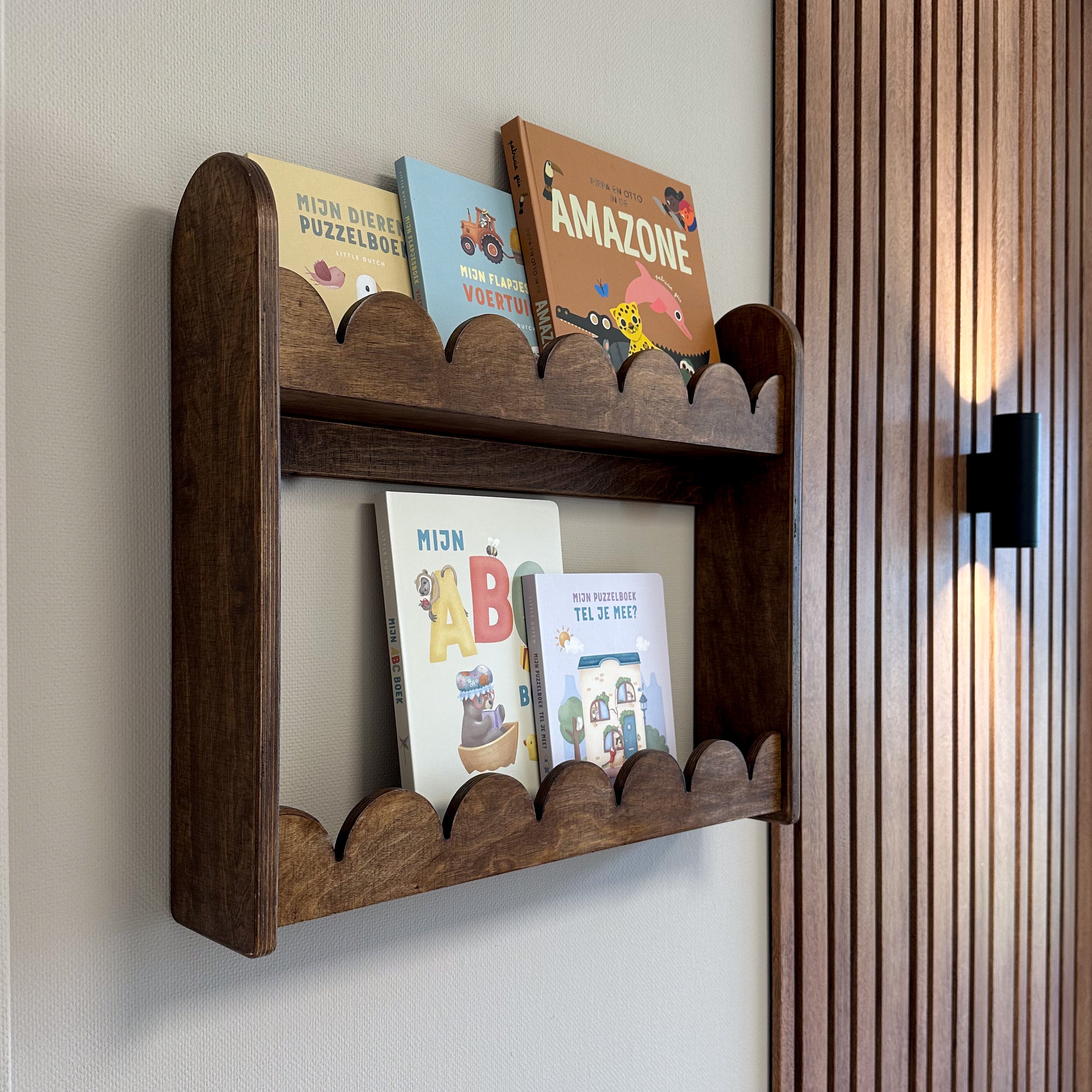 Bubble Montessori reol til børneværelse | 2 planker - wengebejdset