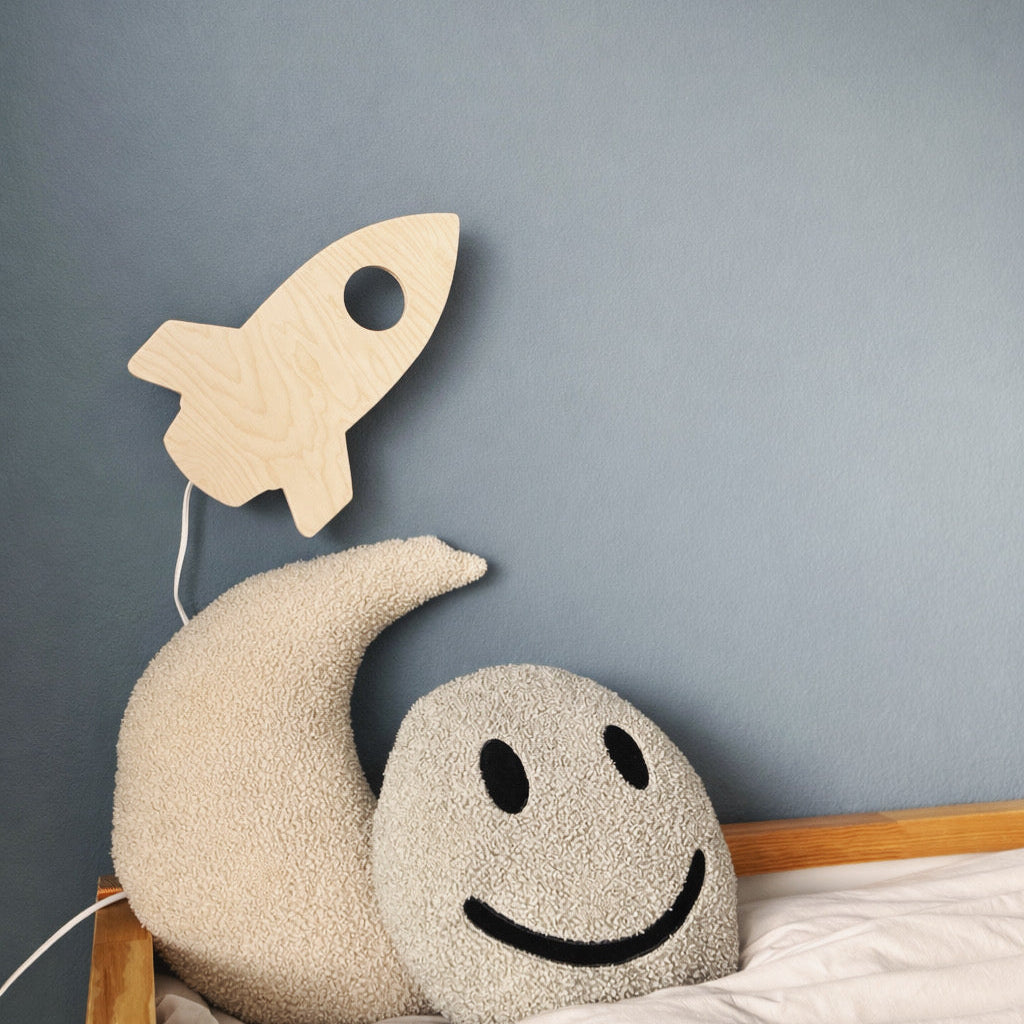 Trævæglampe til børneværelse | Raket - blank