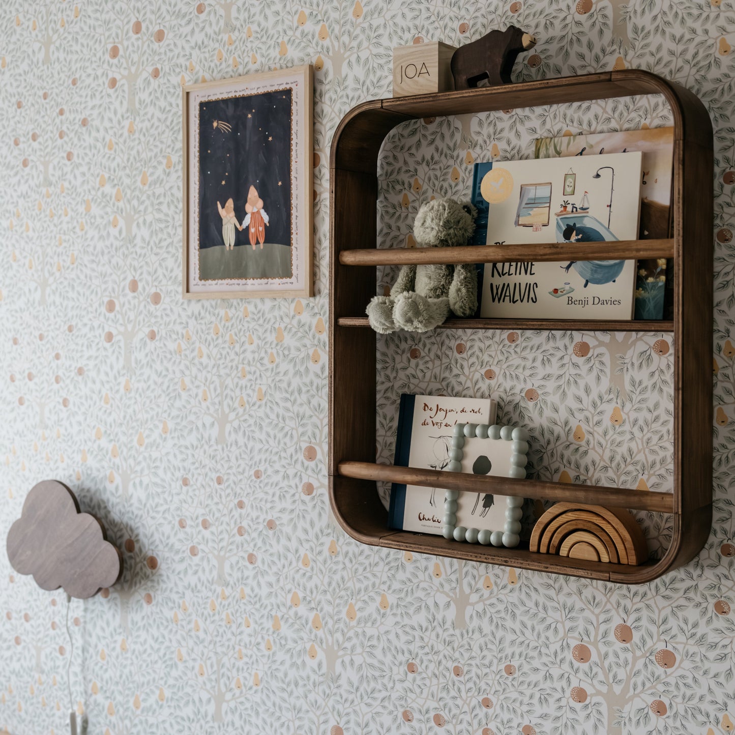 Novie montessori rond boekenrek kinderkamer | 2 planken - Wengé gebeitst - toddie.nl ®