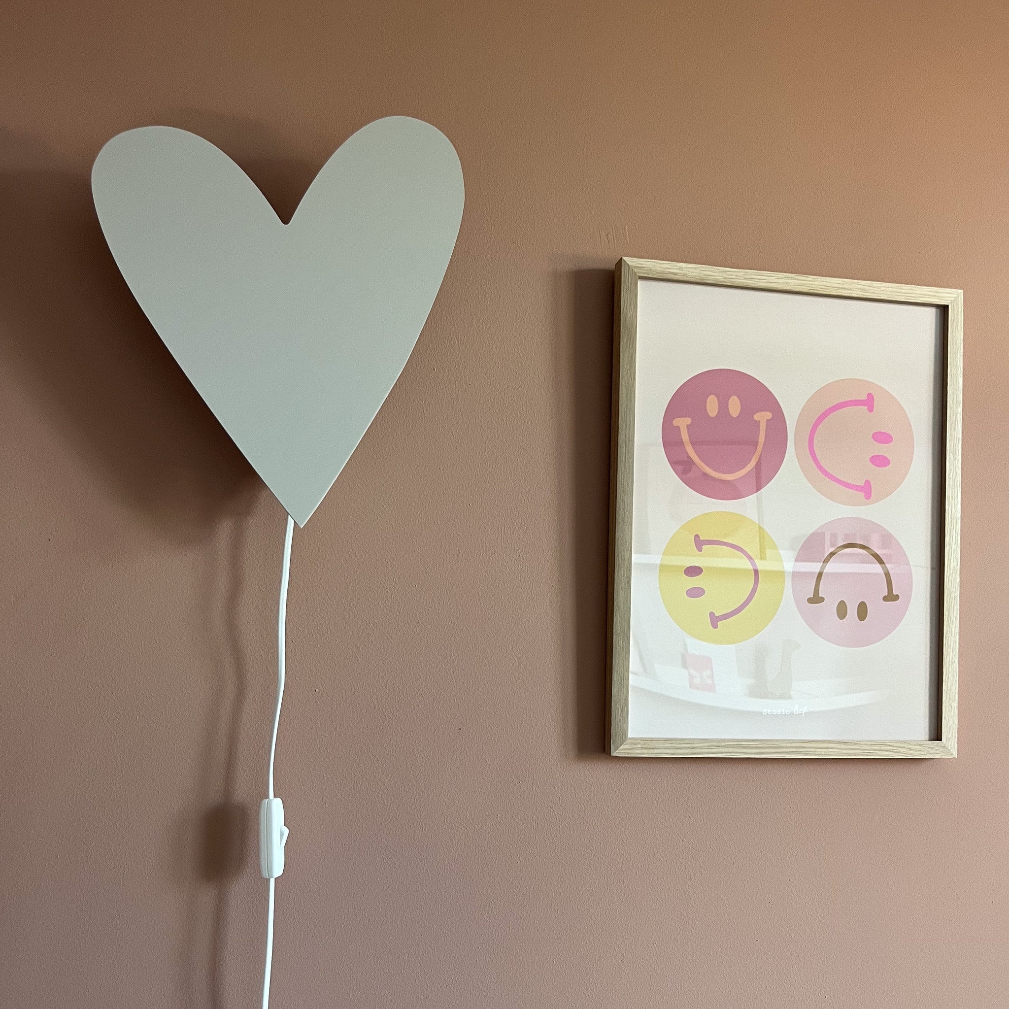 Houten wandlamp kinderkamer | Hart - beige - toddie.nl ®