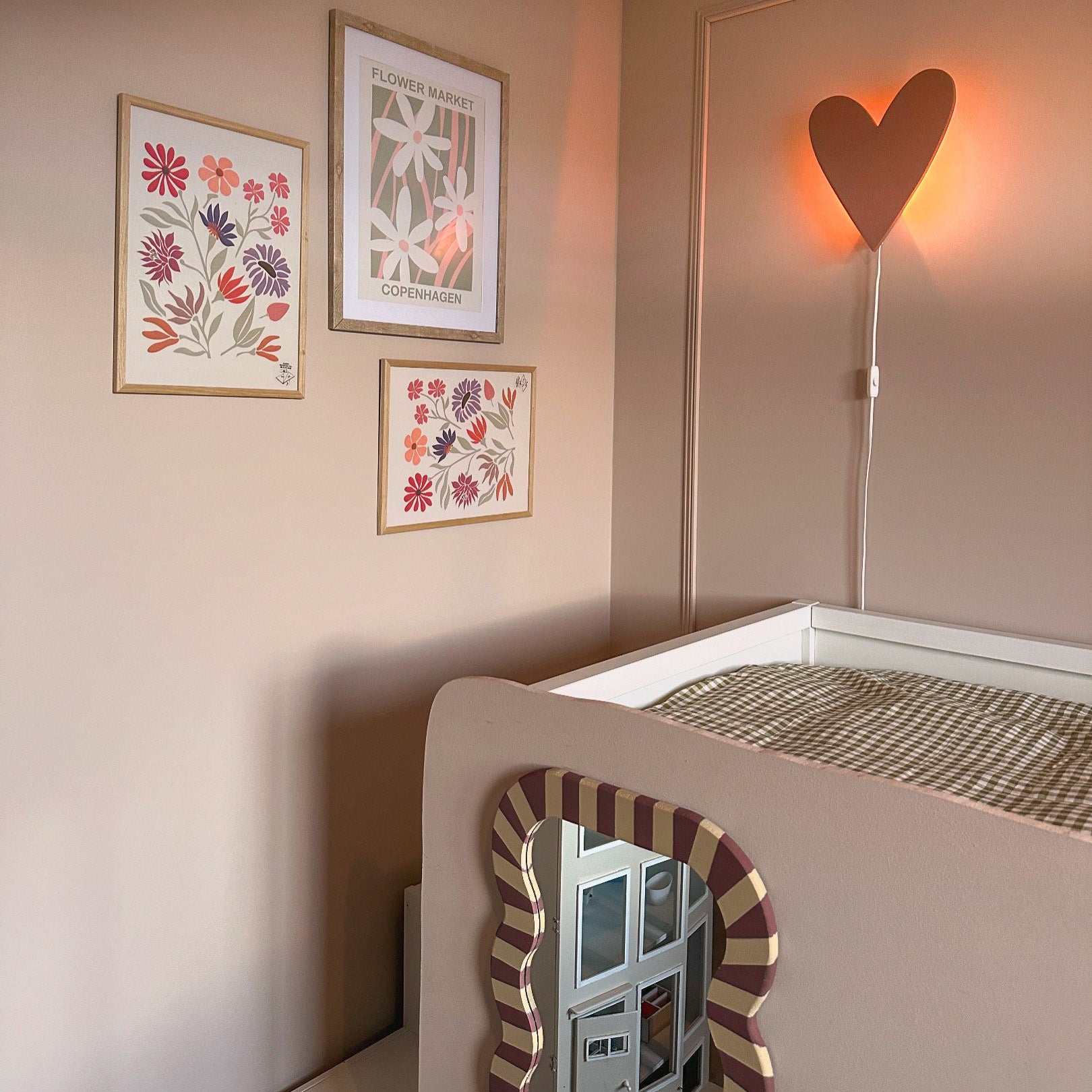Houten wandlamp kinderkamer | Hart - terra roze - toddie.nl ®