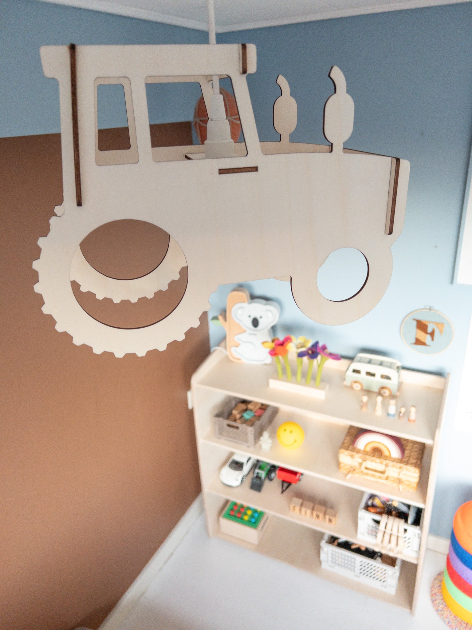 Træhængelampe til børneværelse | Traktor - blank