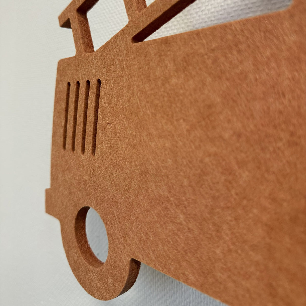 Væglampe i filt brandbil terracotta – nærbillede af PET-filten