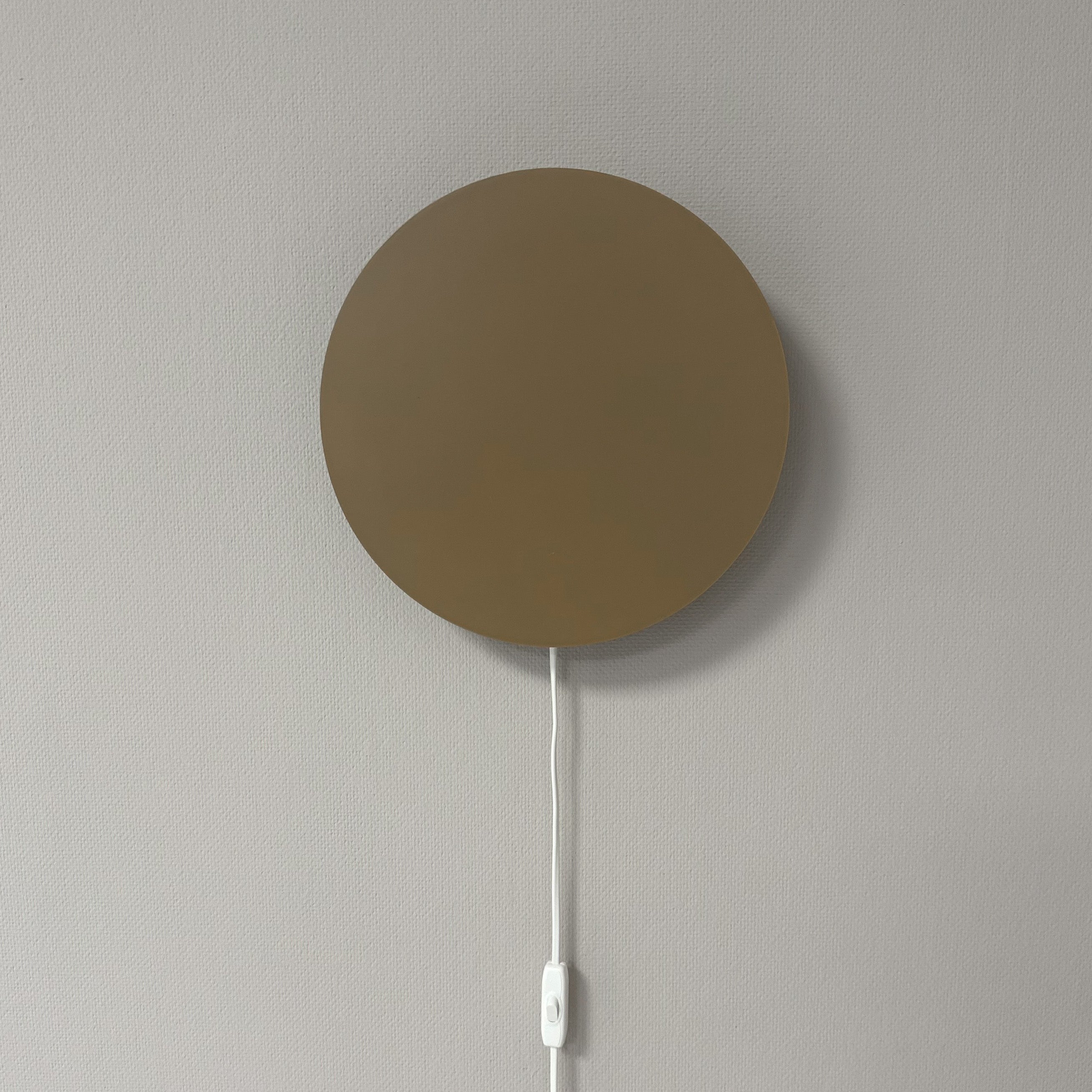 Trævæglampe til børneværelse | cirkel krydret honning