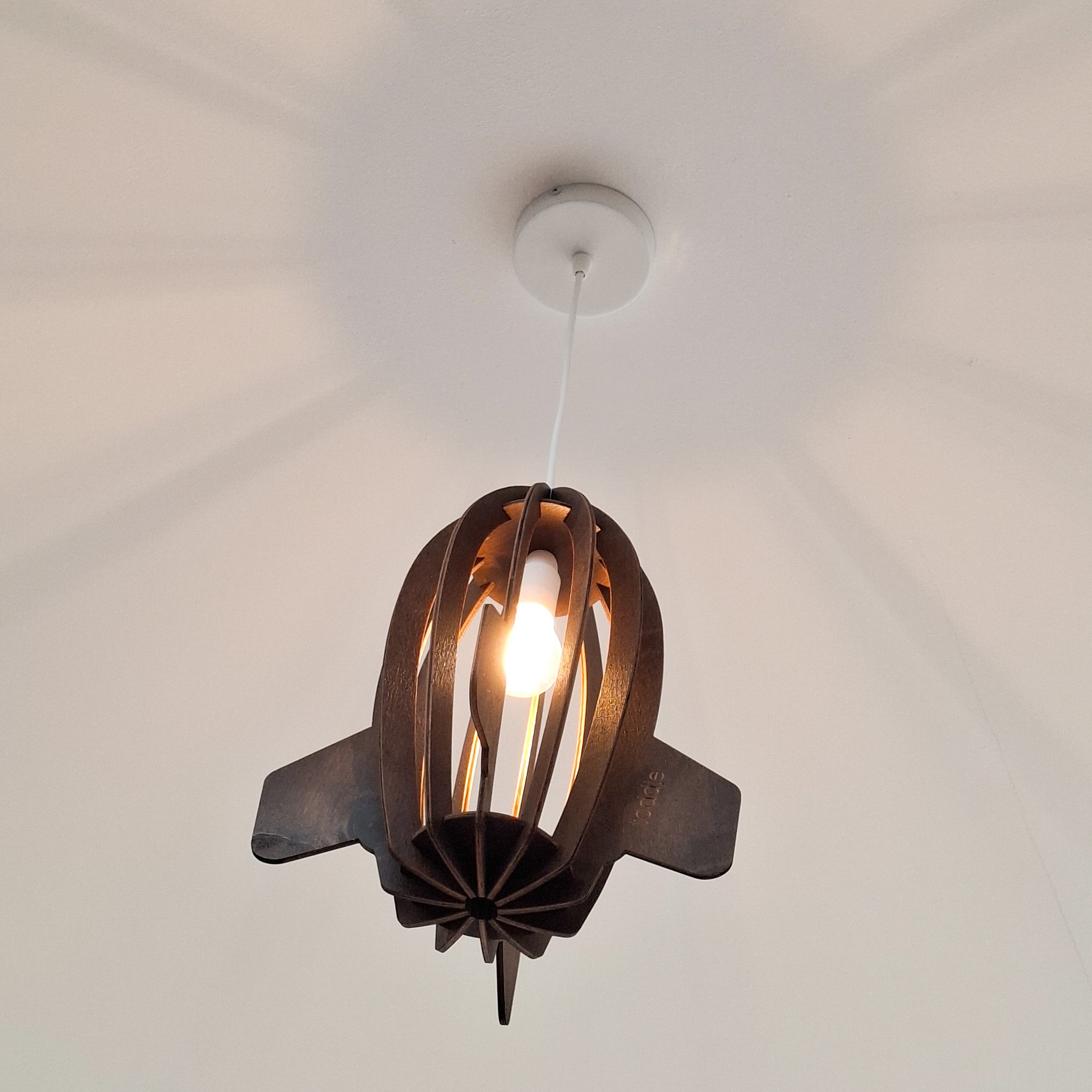 Houten hanglamp kinderkamer | Raket - Wengé - toddie.nl ®