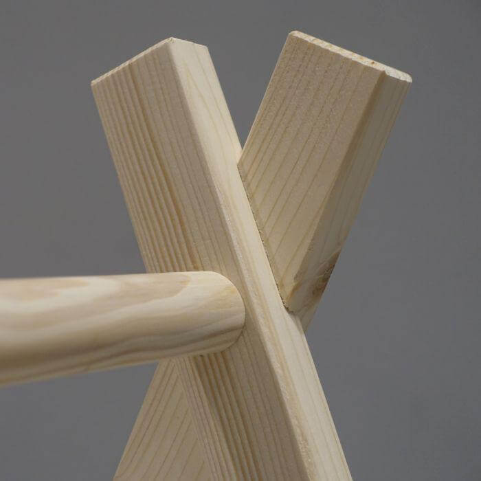 Houten babygym Zwart, zonder hangers (apart verkrijgbaar), Tipi vorm massief hout - toddie.nl