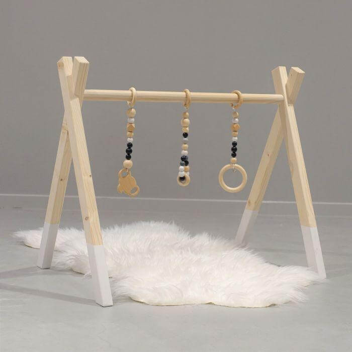Houten babygym Wit, zonder hangers (apart verkrijgbaar), Tipi vorm massief hout - toddie.nl