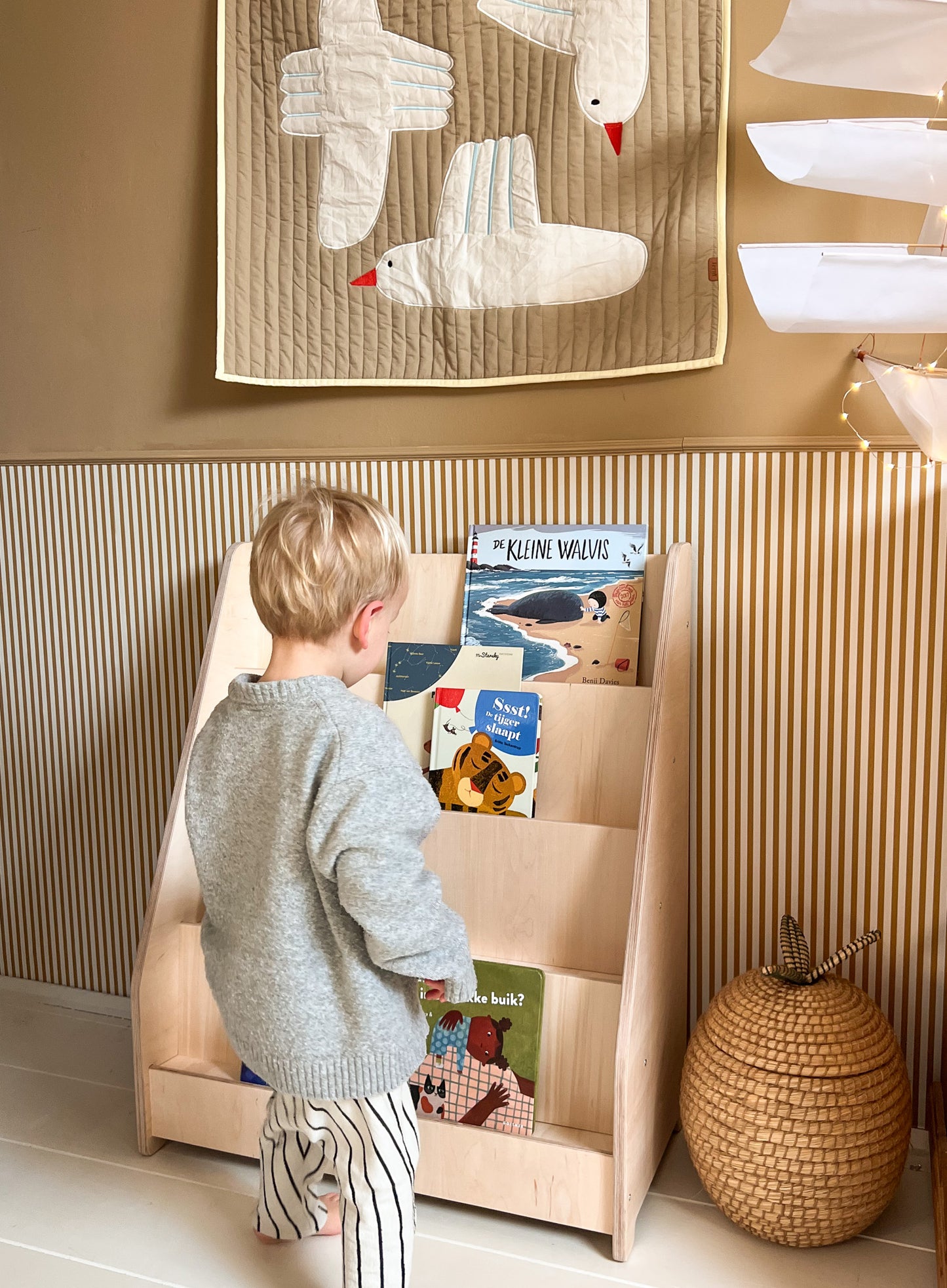 Moodie montessori boekenkast kinderkamer | 4 treden - blank - toddie.nl ®
