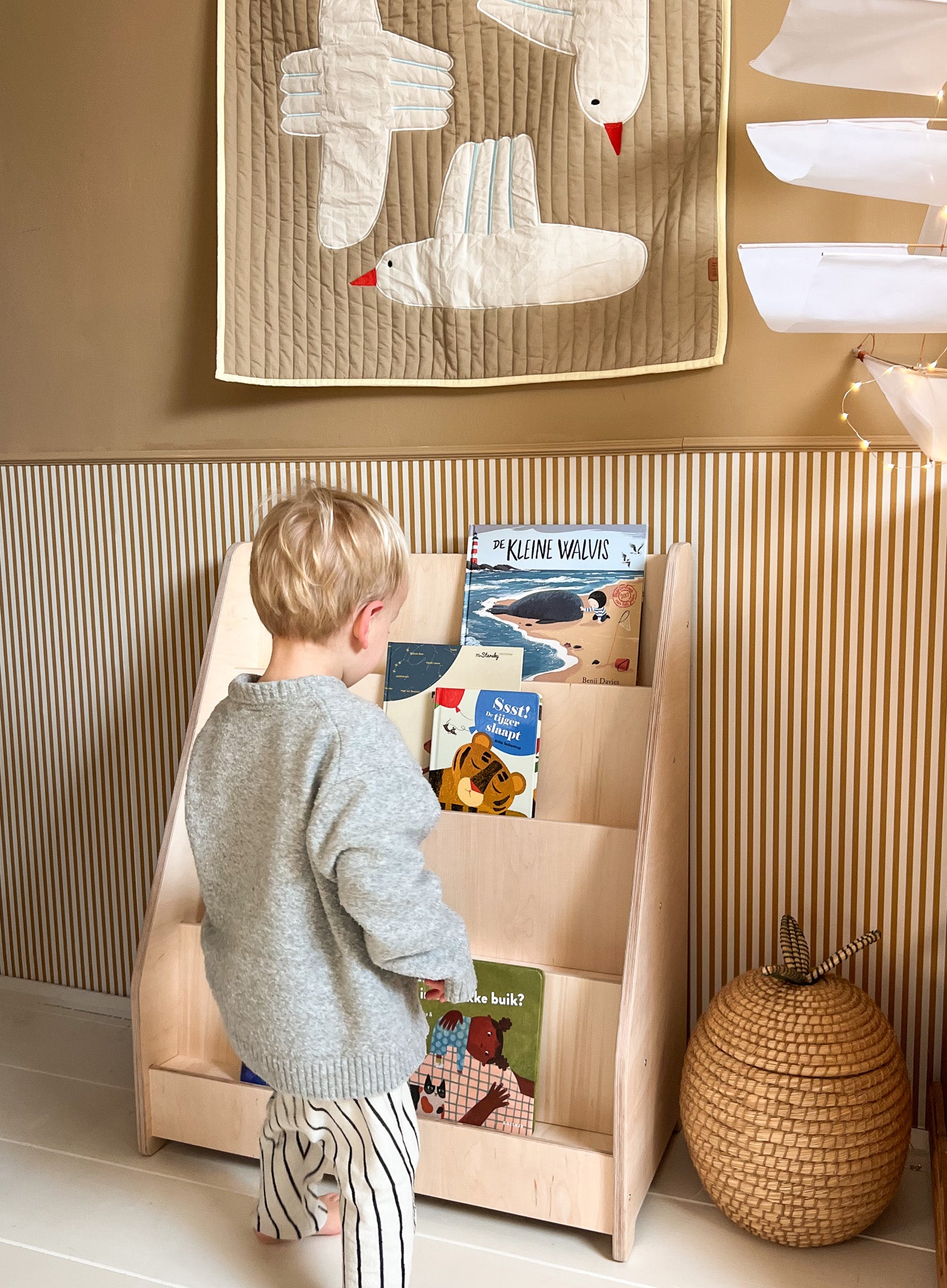 Moodie montessori boekenkast kinderkamer | 4 treden - blank - toddie.nl ®