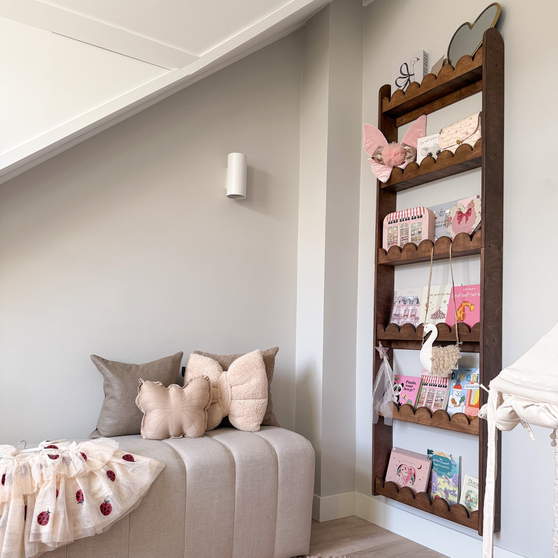 Bubble Montessori boekenrek kinderkamer | 6 planken - Wengé gebeitst - toddie.nl ®