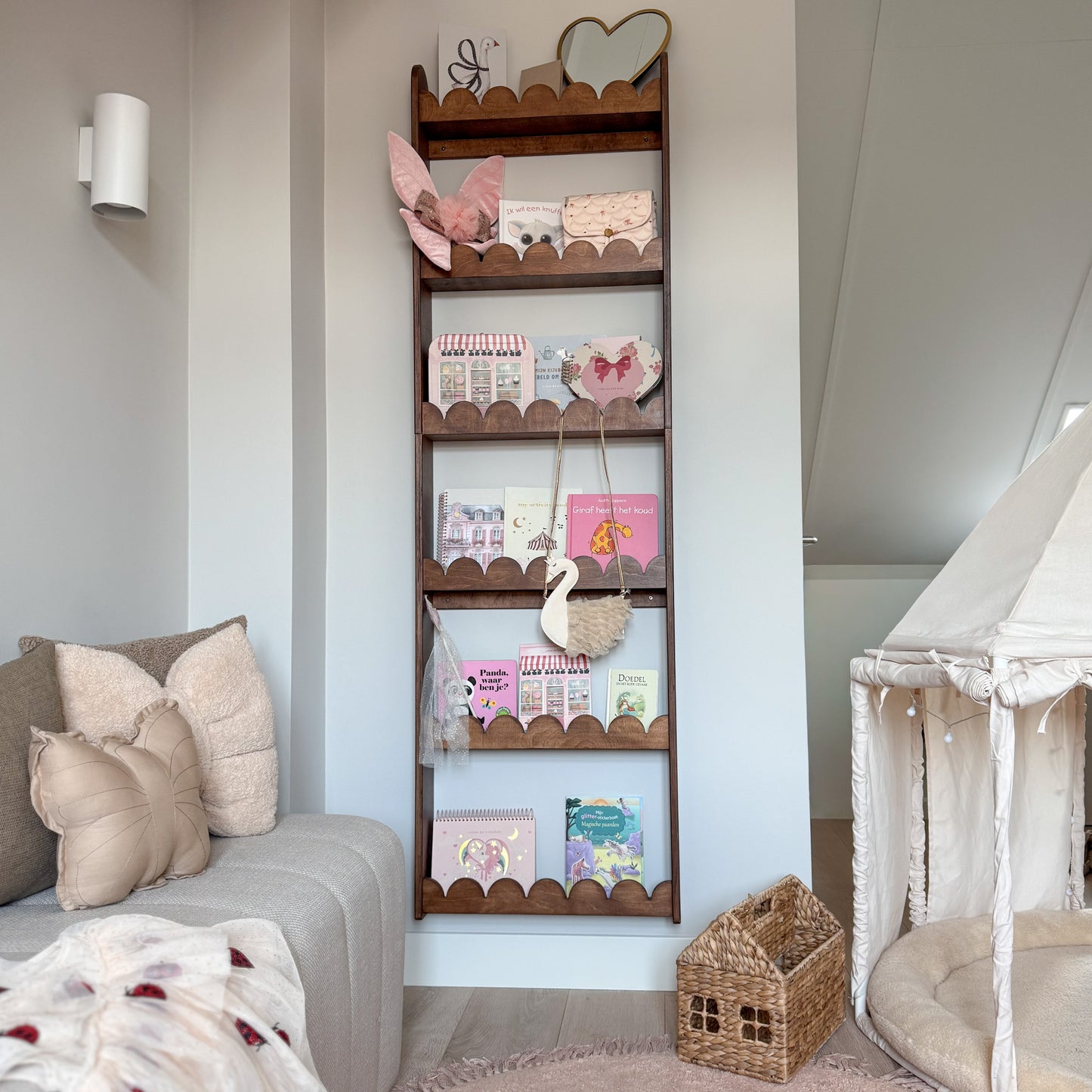 Bubble Montessori boekenrek kinderkamer | 6 planken - Wengé gebeitst - toddie.nl ®