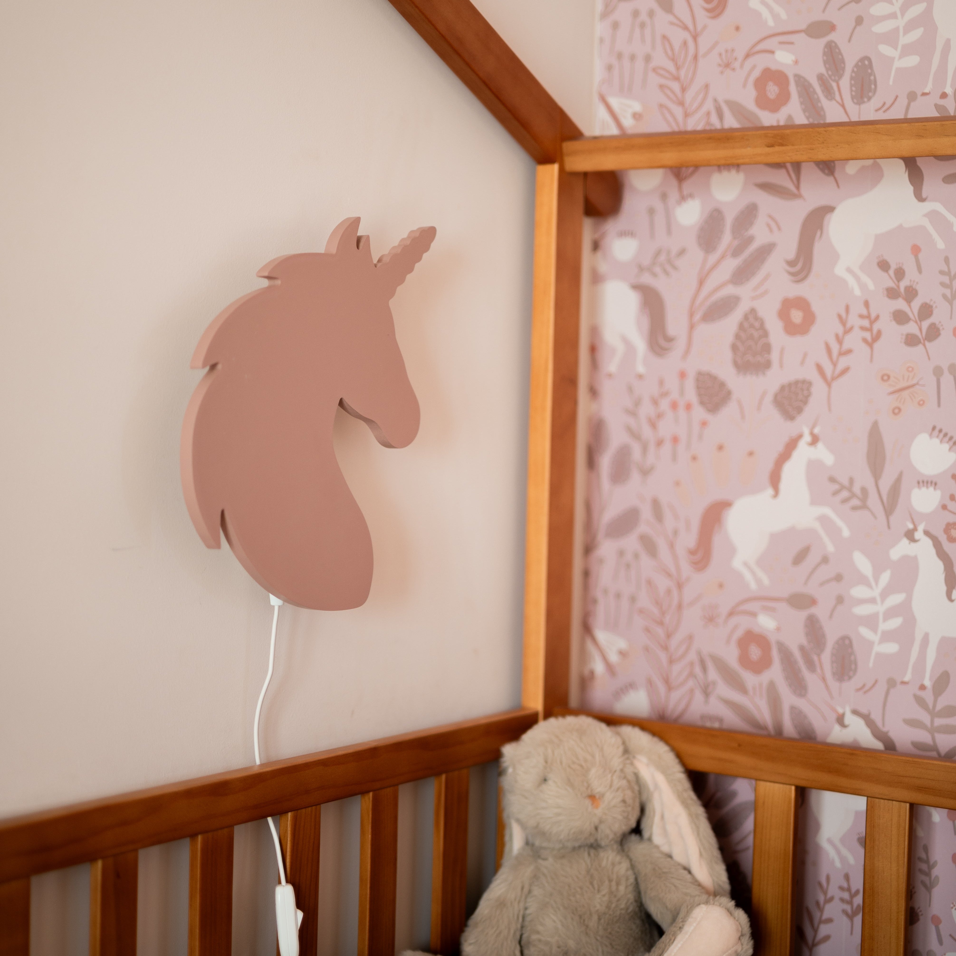 Houten wandlamp kinderkamer | Eenhoorn - terra roze - toddie.nl ®