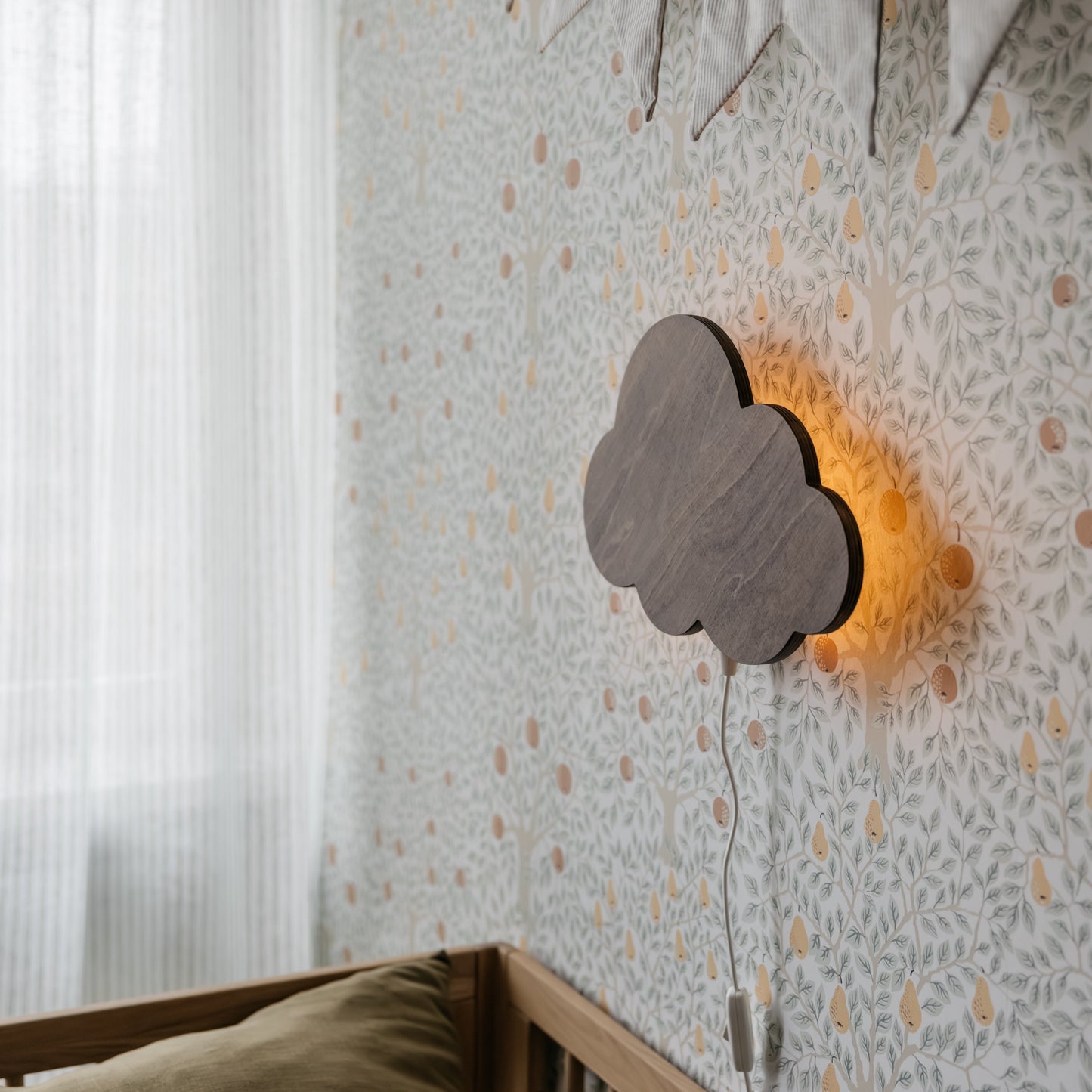 Houten wandlamp kinderkamer | Wolkie - Wengé (walnoot) - toddie.nl ®