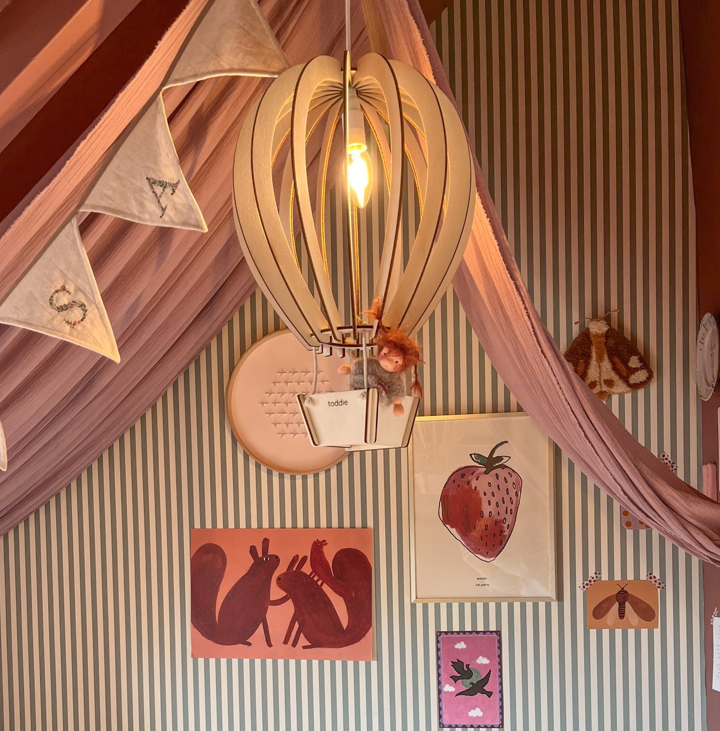 Houten hanglamp kinderkamer | Luchtballon - blank - toddie.nl ®