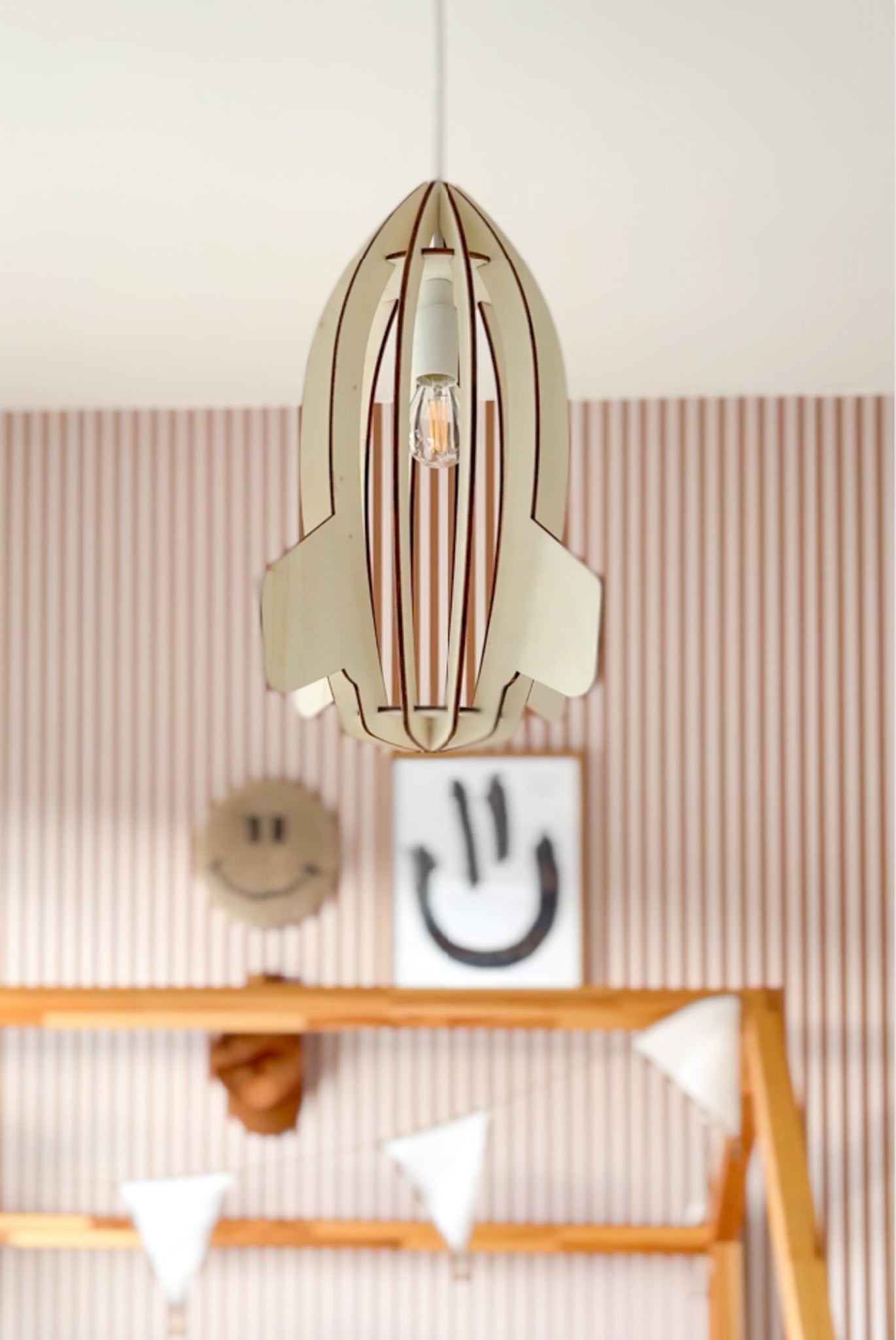 Houten hanglamp kinderkamer | Raket - blank - toddie.nl ®