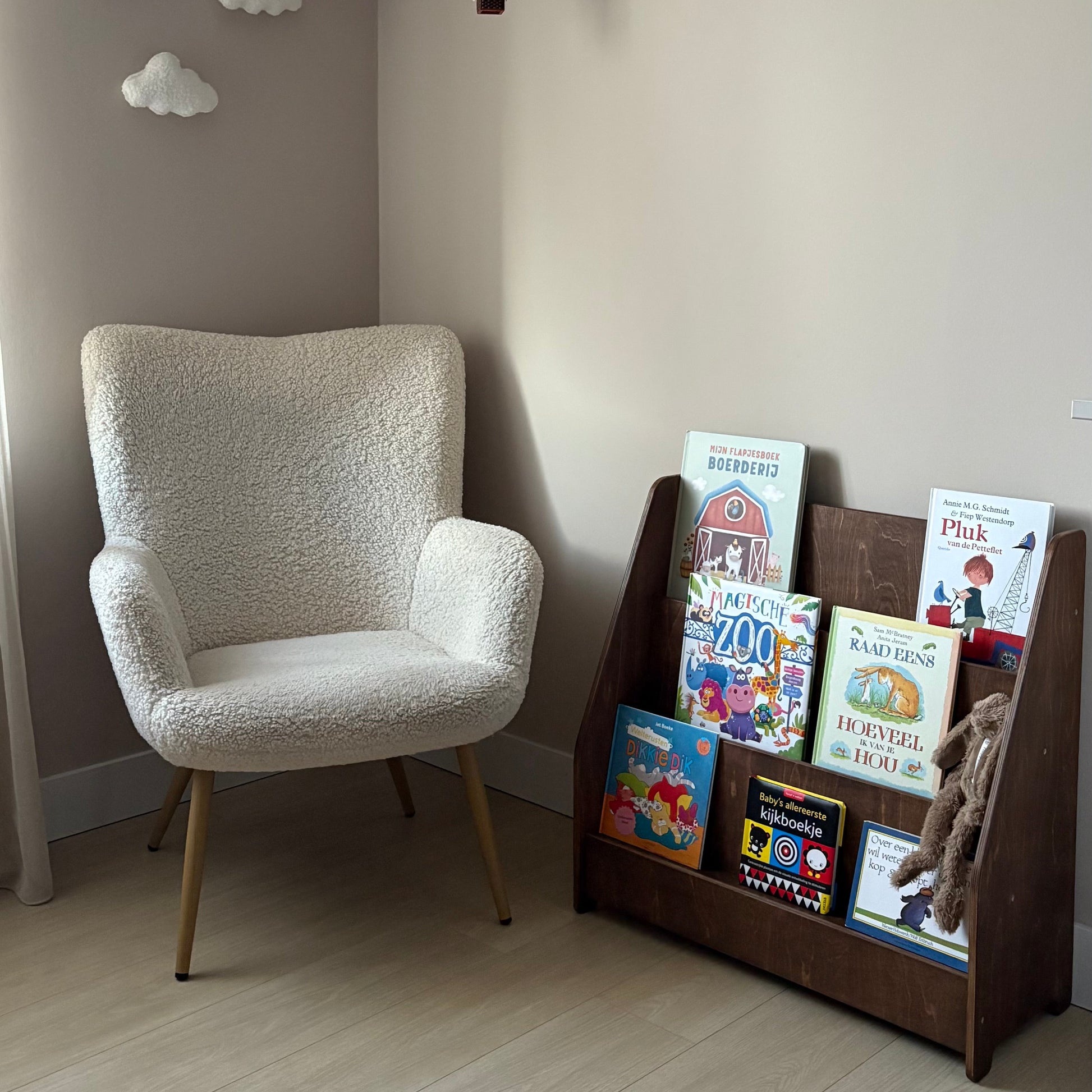 Moodie montessori boekenkast kinderkamer | 3 treden - wengé (walnut) - toddie.nl ®