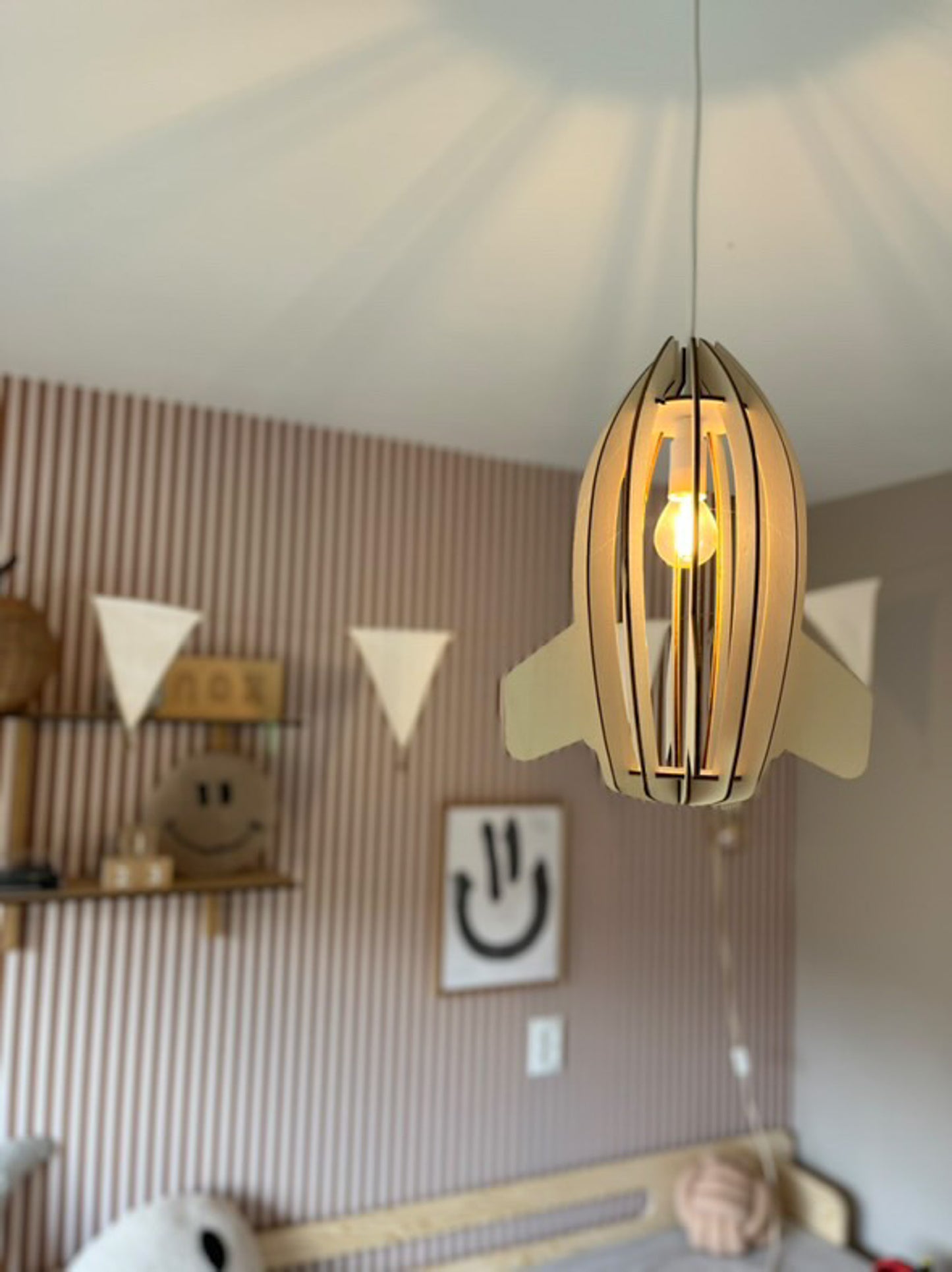 Houten hanglamp kinderkamer | Raket - blank - toddie.nl ®