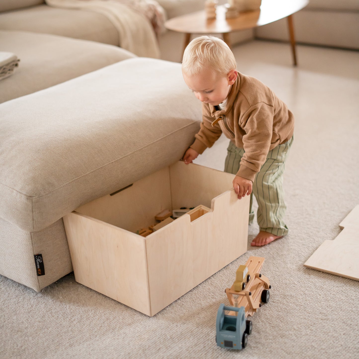 Montessori rijdende opbergkist met zwenkwieltjes en deksel - blank - toddie.nl ®