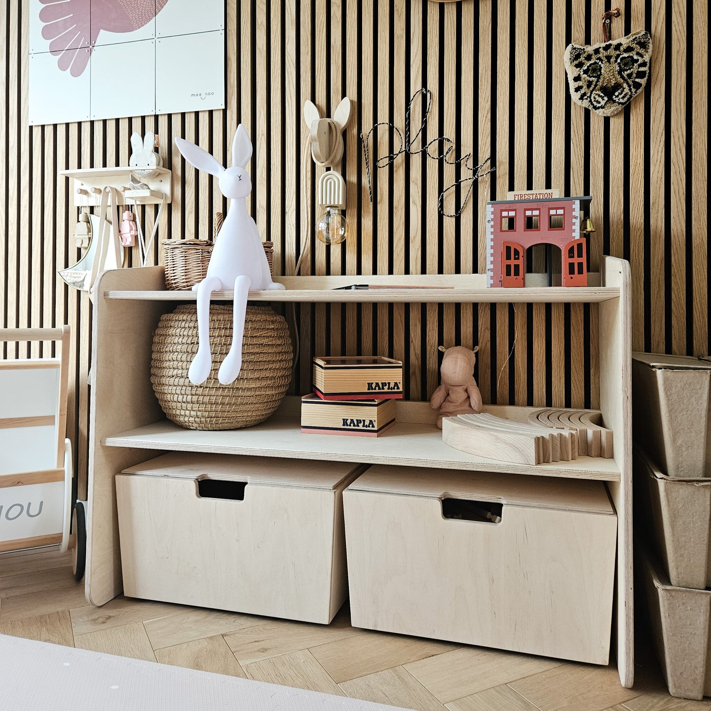 Jollie montessori open speelgoedkast + rijdende opbergkisten | Boekenkast 2 planken - blank - toddie.nl ®
