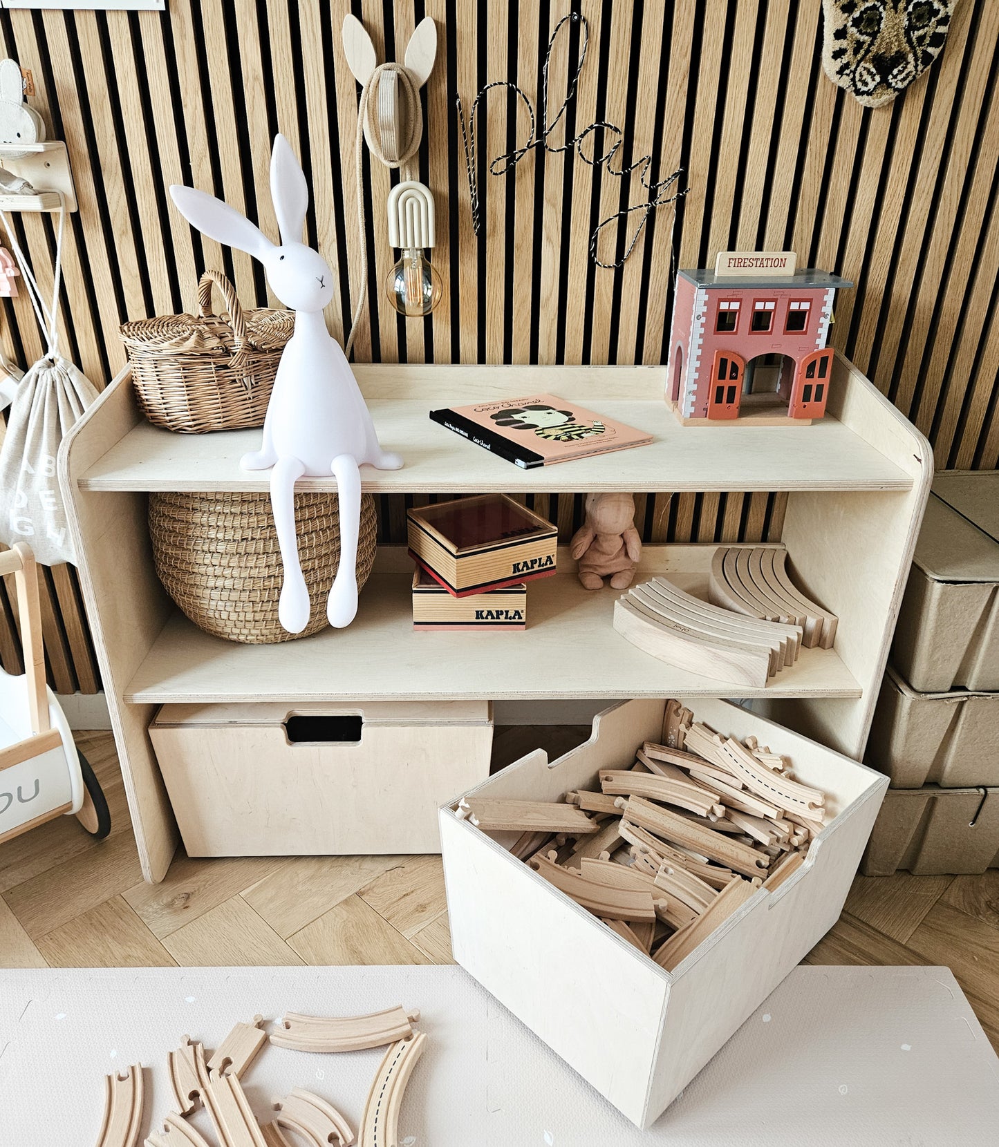Montessori rijdende opbergkist met zwenkwieltjes en deksel - blank - toddie.nl ®