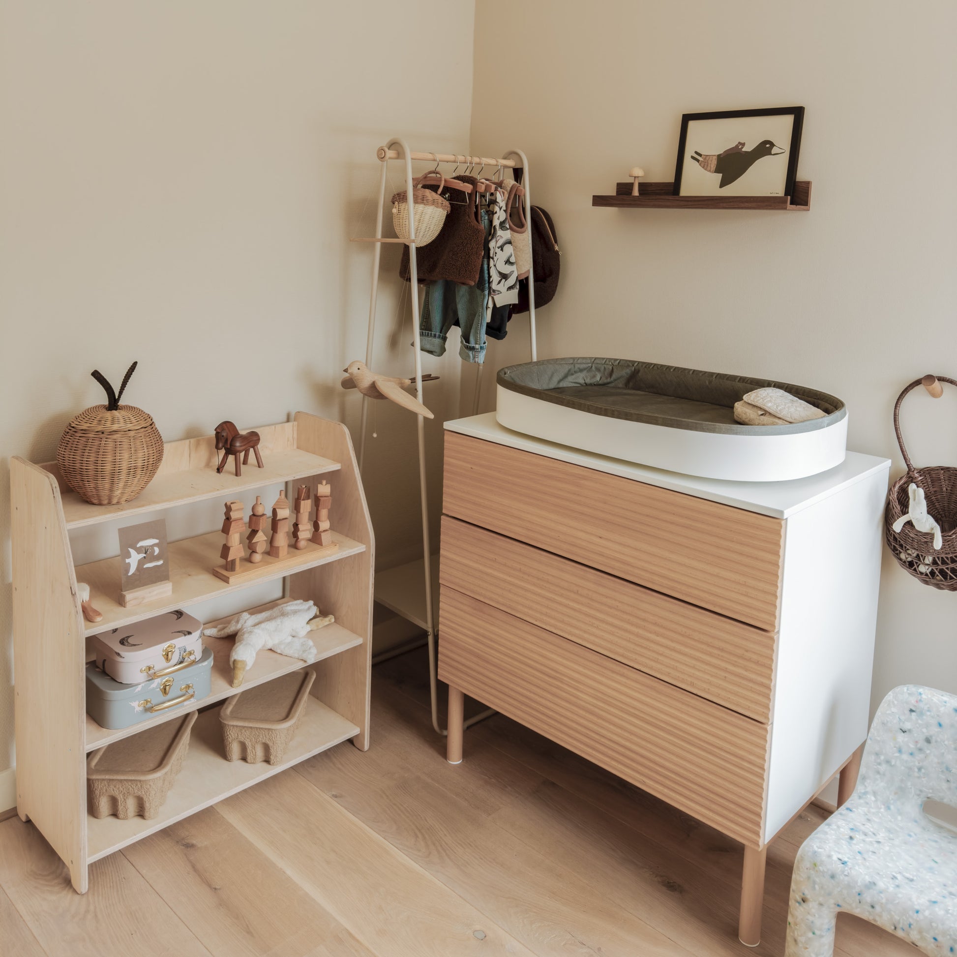 Moodie Montessori speelmeubel, speelgoedkast | Kinderopbergmeubel 4 planken - blank - toddie.nl ®