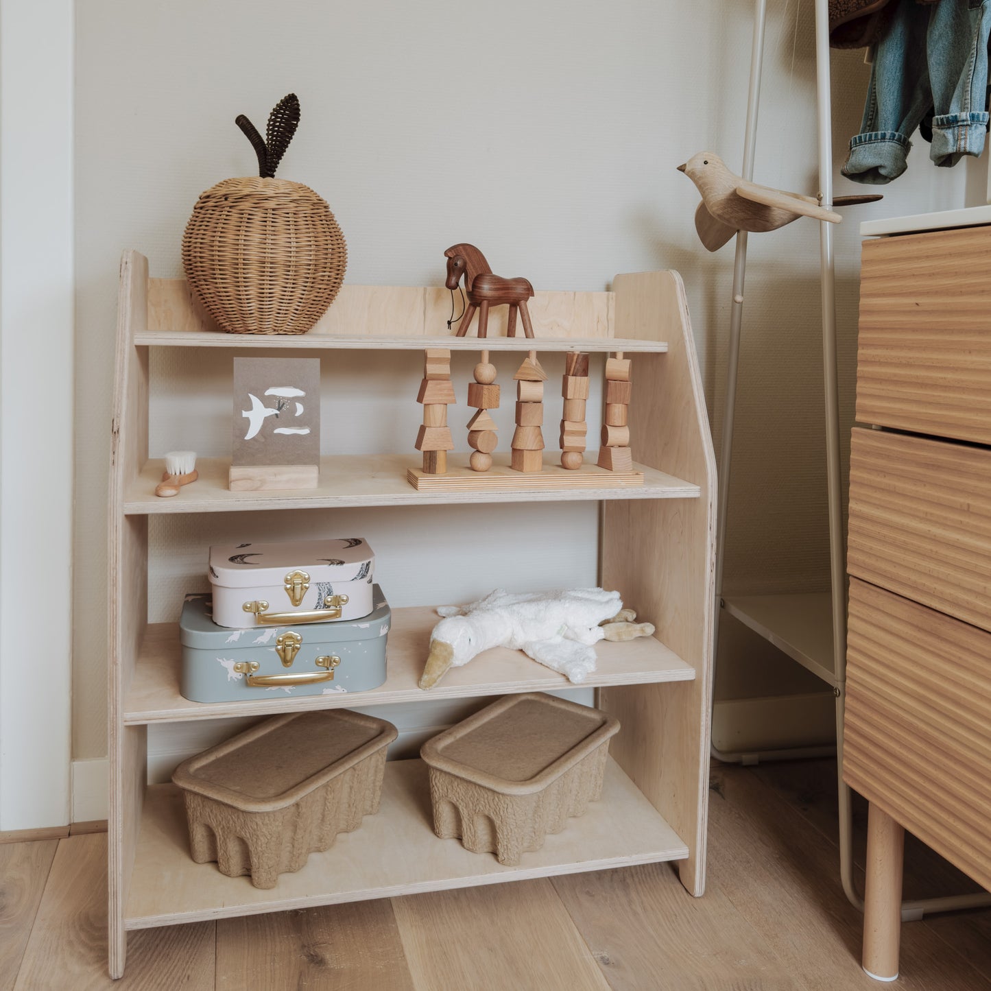 Moodie Montessori speelmeubel, speelgoedkast | Kinderopbergmeubel 4 planken - blank - toddie.nl ®