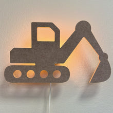 Væglampe i filt gravemaskine sandbeige – lampe tændt