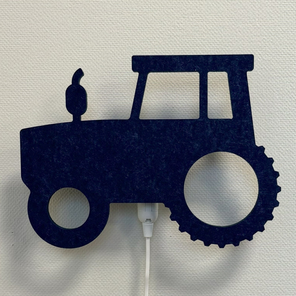 Væglampe i filt traktor natblå – lampe slukket