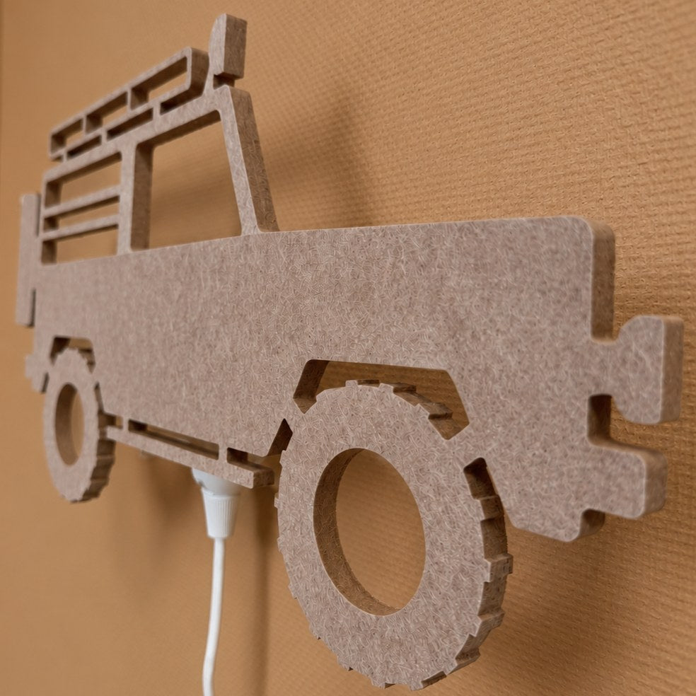 Væglampe i filt 4x4-jeep sandbeige – sidebillede af PET-filten