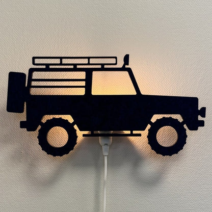 Væglampe i filt 4x4-jeep natblå – lampe tændt