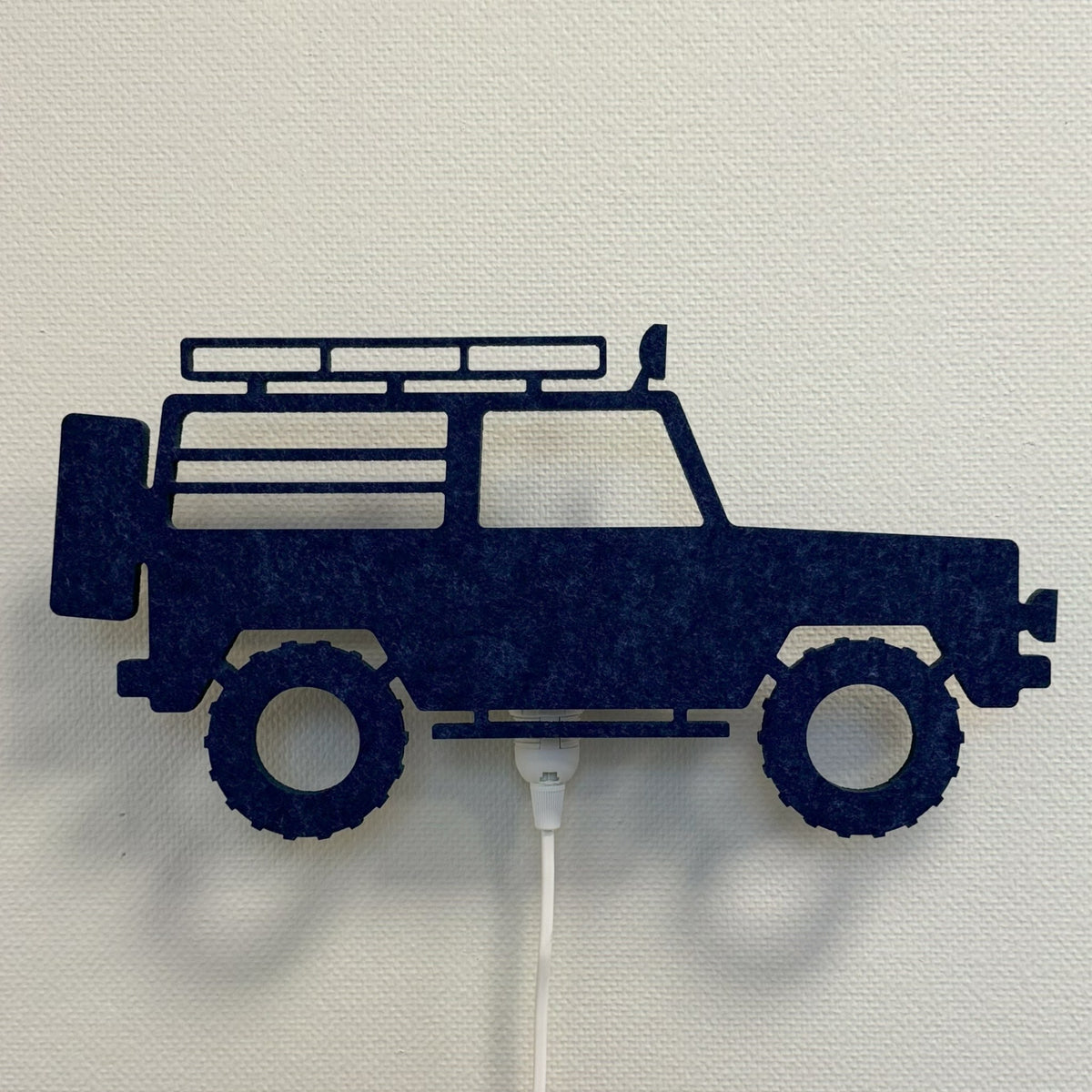 Væglampe i filt 4x4-jeep natblå – lampe slukket