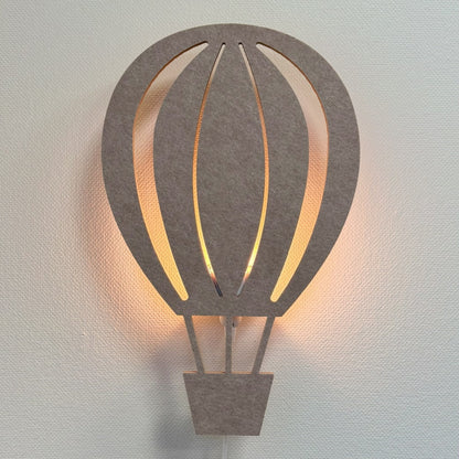 Væglampe i filt luftballon sandbeige – lampe tændt