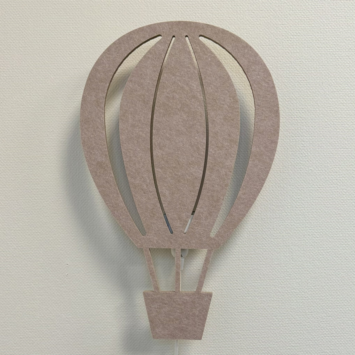 Væglampe i filt luftballon sandbeige – lampe slukket