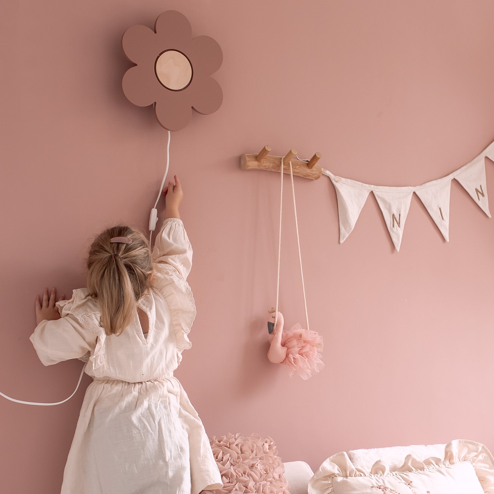 Houten wandlamp kinderkamer | Bloem - terra roze - toddie.nl ®