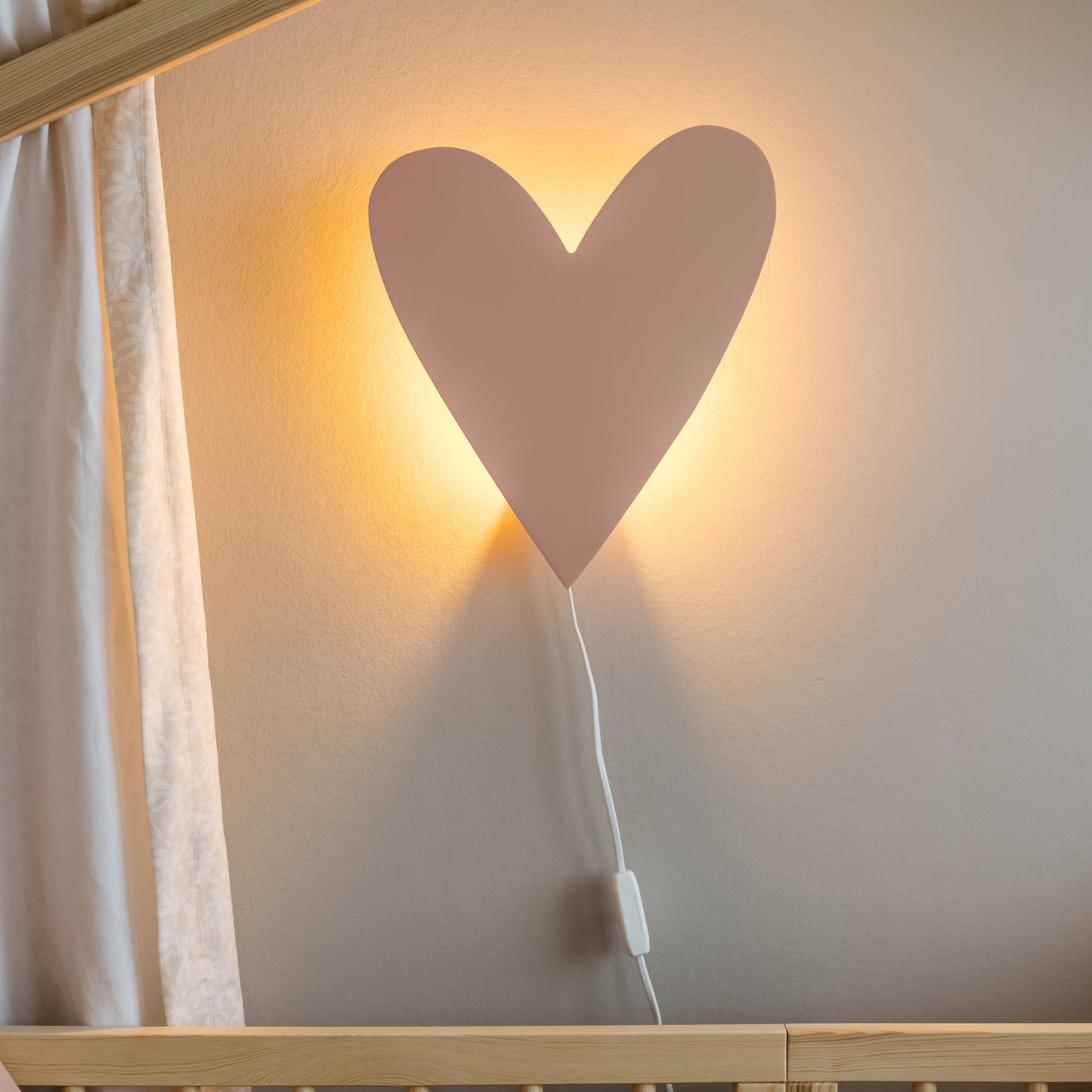 Houten wandlamp kinderkamer | Hart - peach - toddie.nl ®