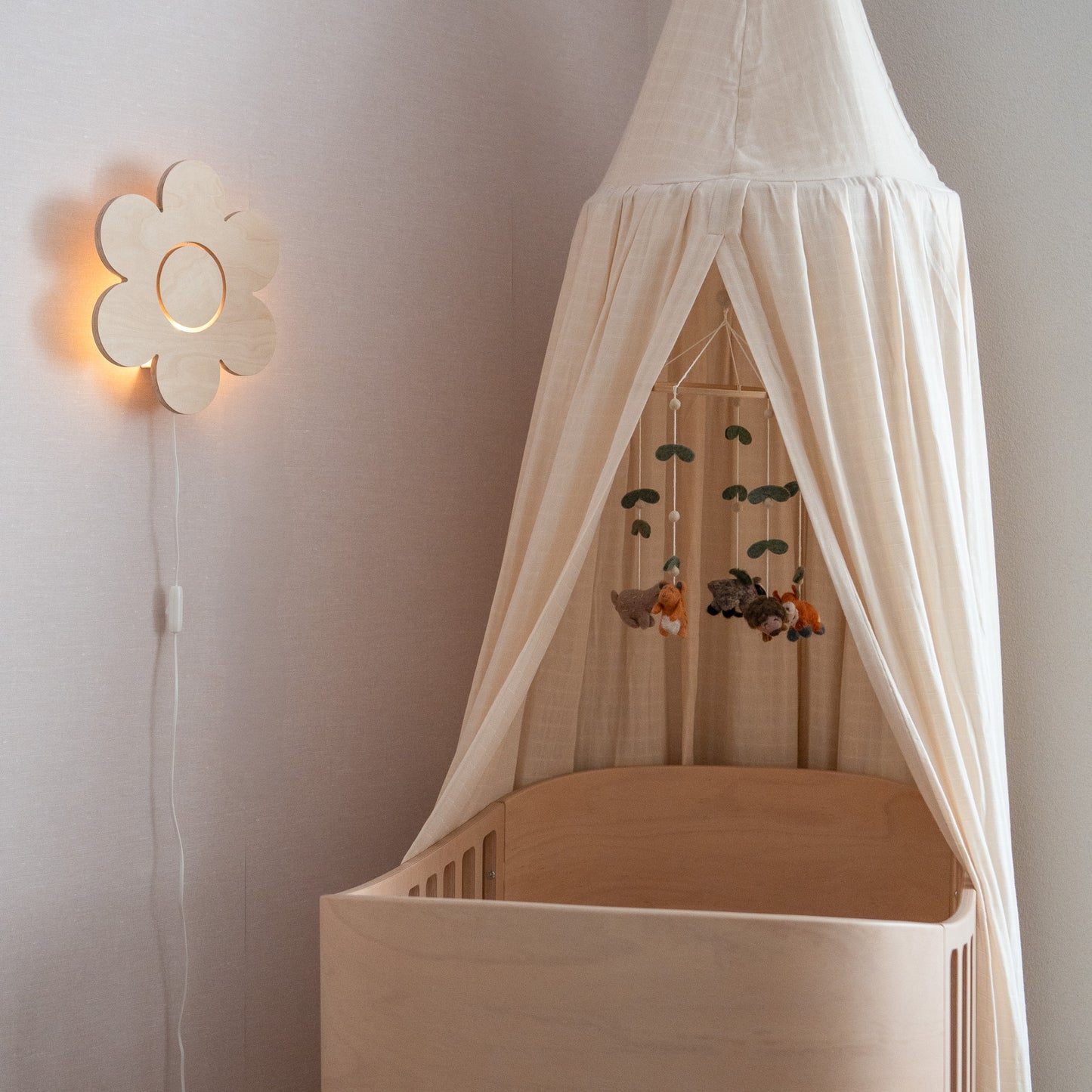 Houten wandlamp kinderkamer | Bloem - blank - toddie.nl ®