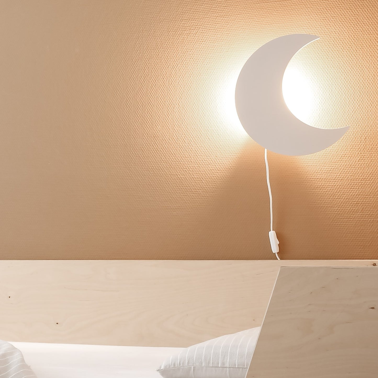 Houten wandlamp kinderkamer | Maan - beige - toddie.nl