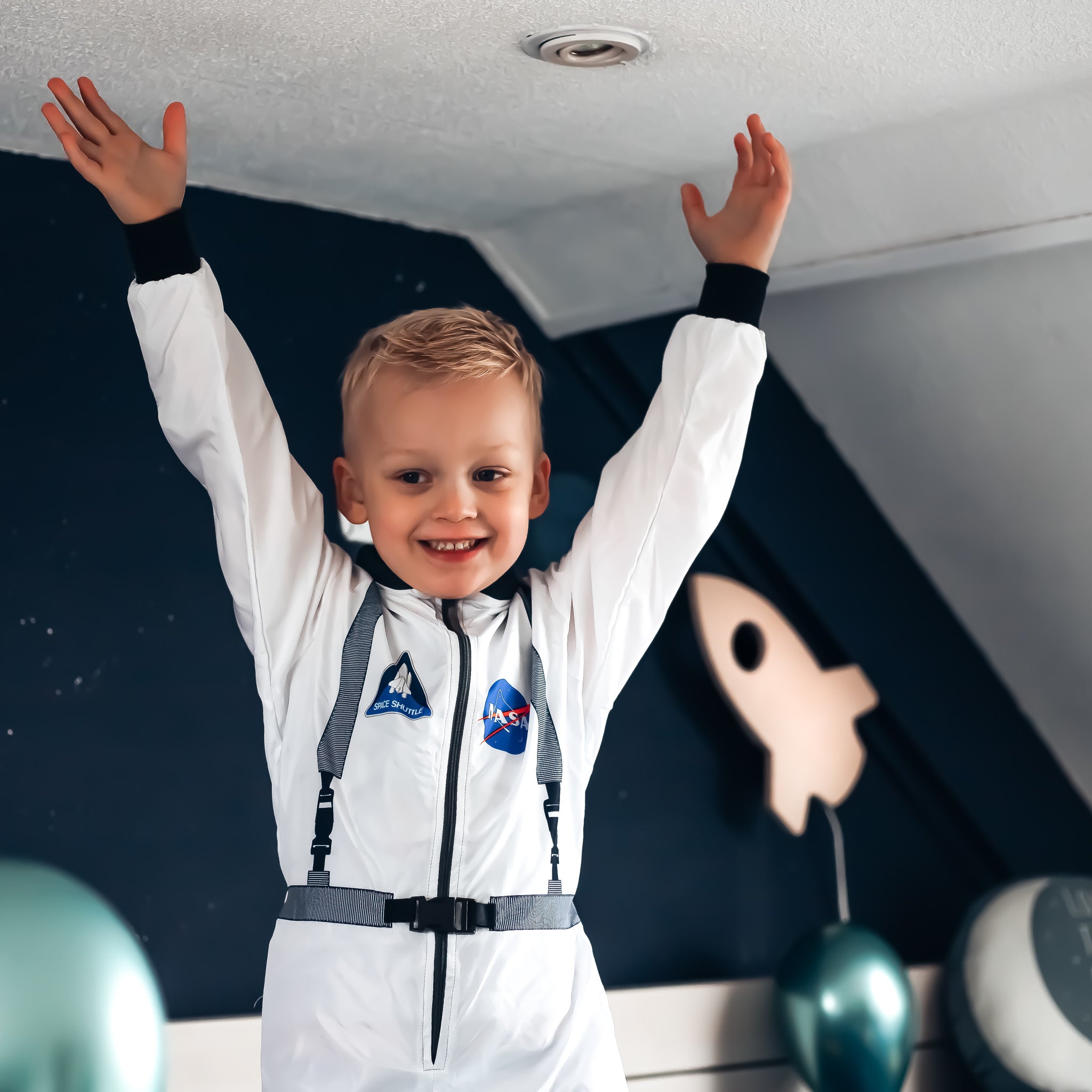 Hölzerne Wandleuchte Kinderzimmer | Rakete - natur Wandleuchte toddie.de   