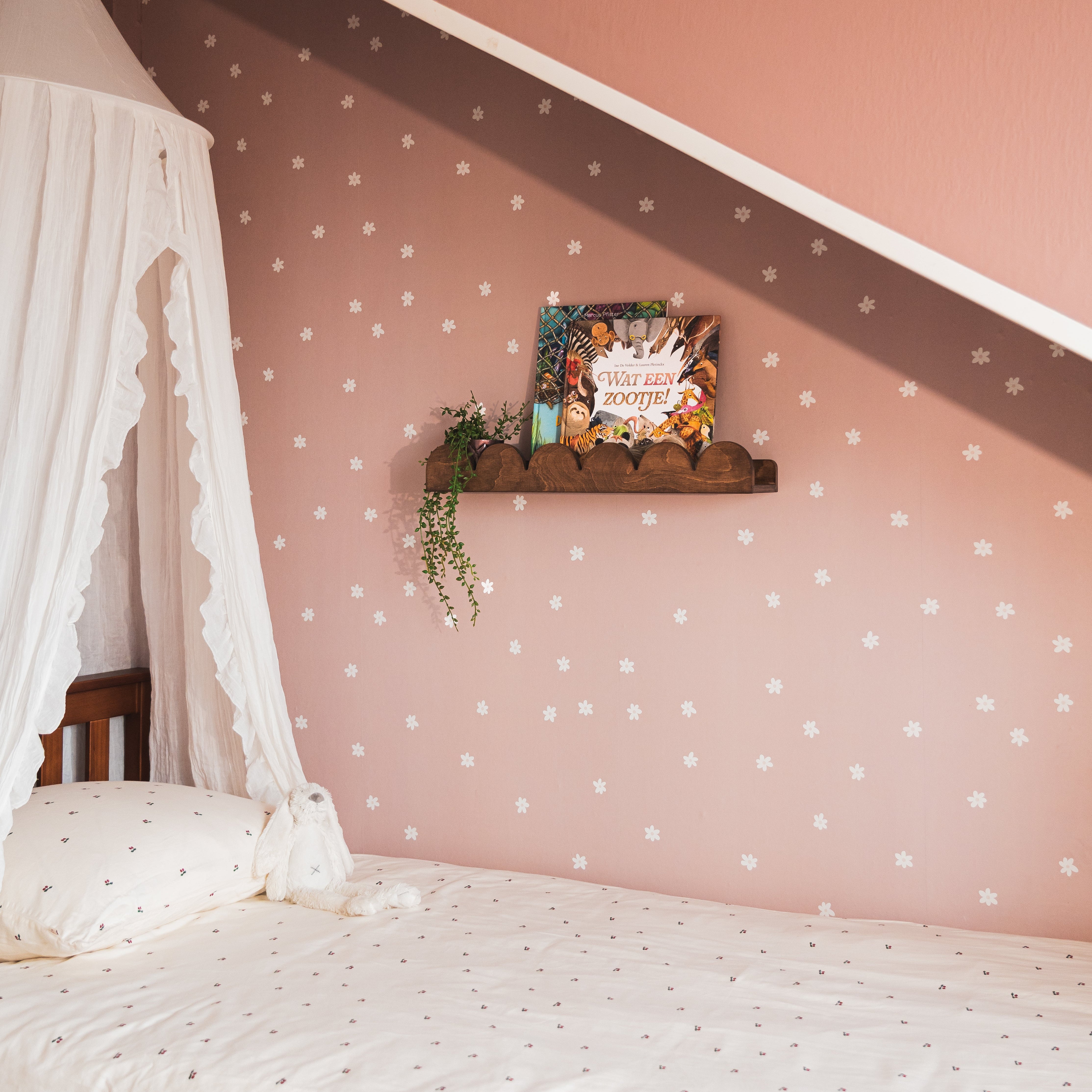 Bubble Montessori reol til børneværelse | 1 planke - wengebejdset