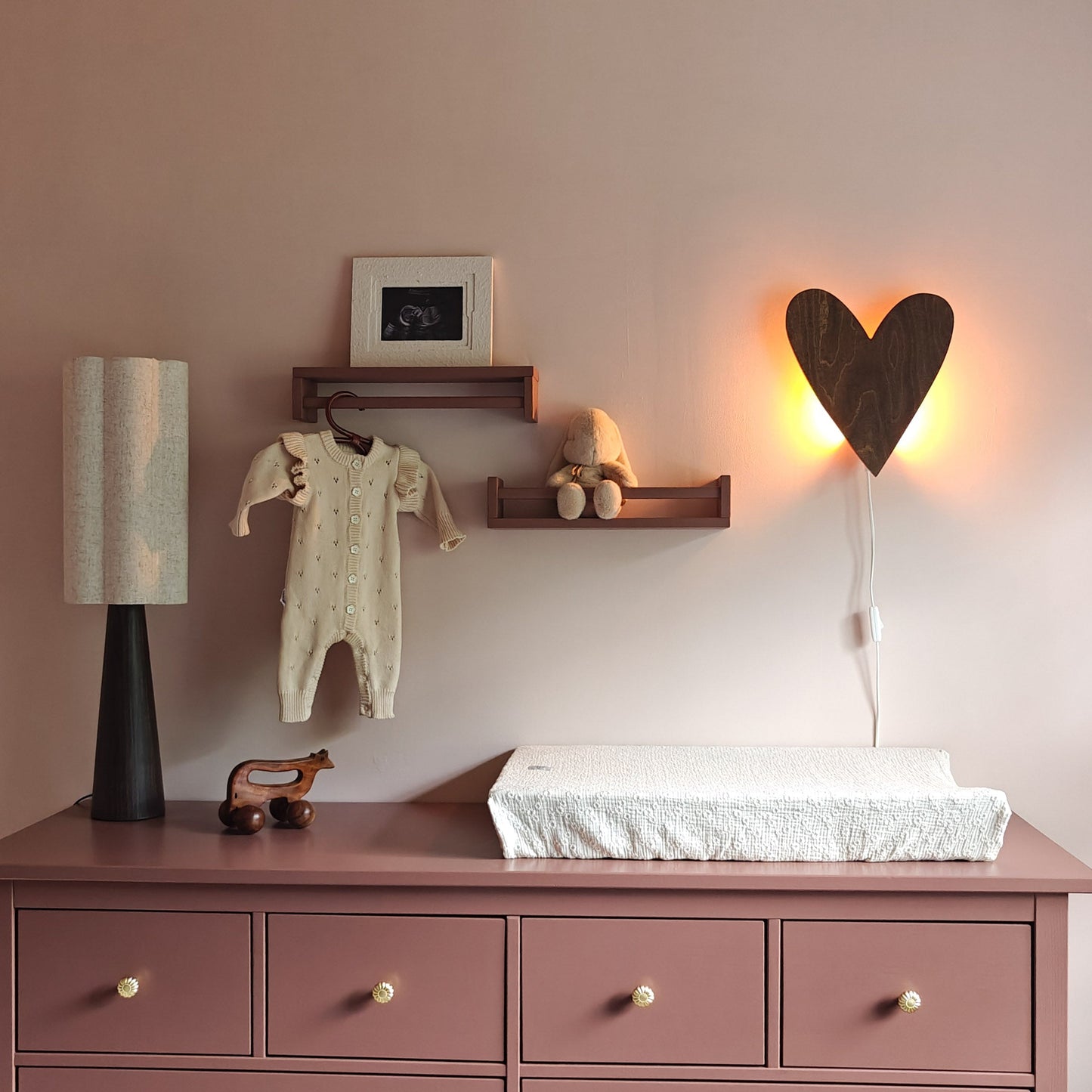 Houten wandlamp kinderkamer | Hart - Wengé - toddie.nl ®