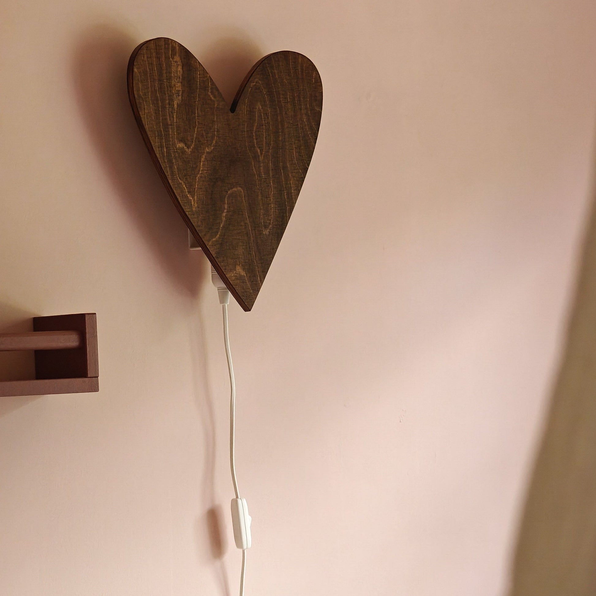 Houten wandlamp kinderkamer | Hart - Wengé - toddie.nl ®