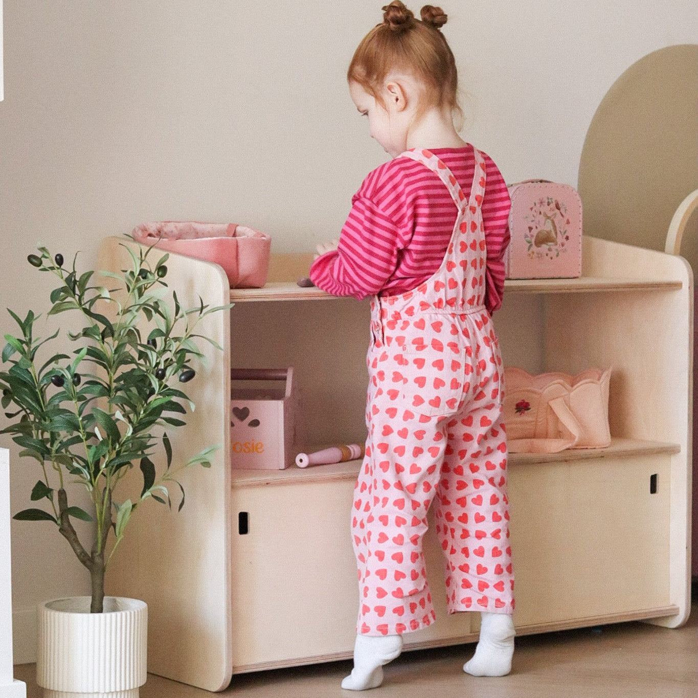 Jollie Montessori speelgoedkast met schuifdeurtjes | Boekenkast 3 planken - blank - toddie.nl ®