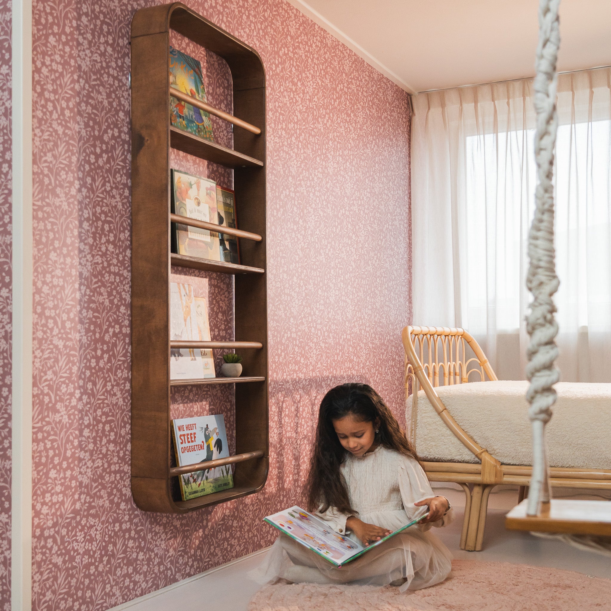 Novie montessori rond boekenrek kinderkamer | 4 planken - Wengé gebeitst