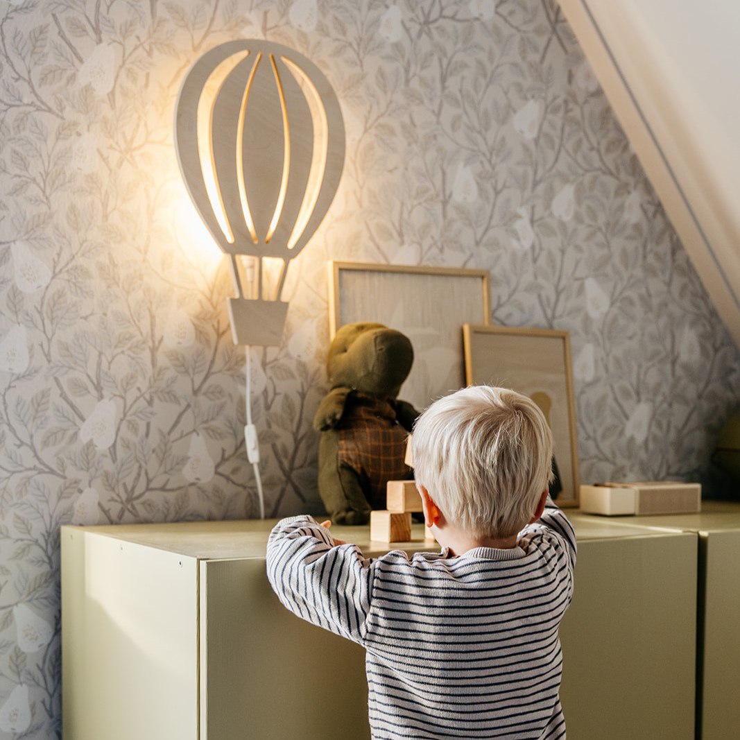 Hölzerne Wandleuchte Kinderzimmer | Heißluftballon - natur Wandleuchte toddie.de