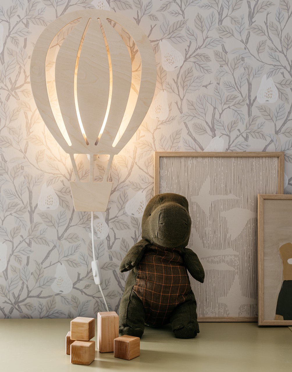 Hölzerne Wandleuchte Kinderzimmer | Heißluftballon - natur Wandleuchte toddie.de