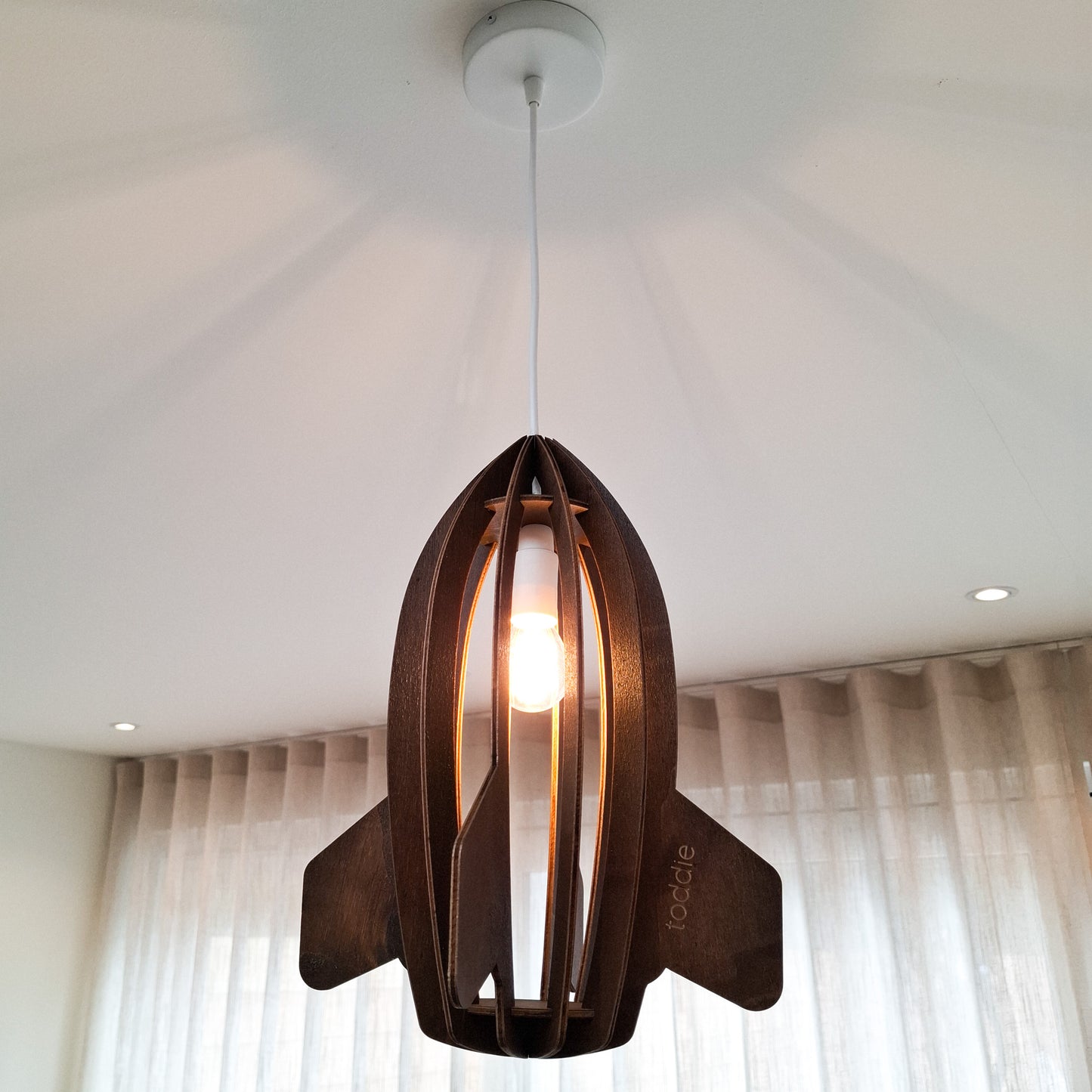 Houten hanglamp kinderkamer | Raket - Wengé - toddie.nl ®
