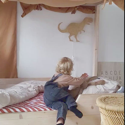 Væglampe i træ til børneværelset | Tyrannosaurus – ubehandlet